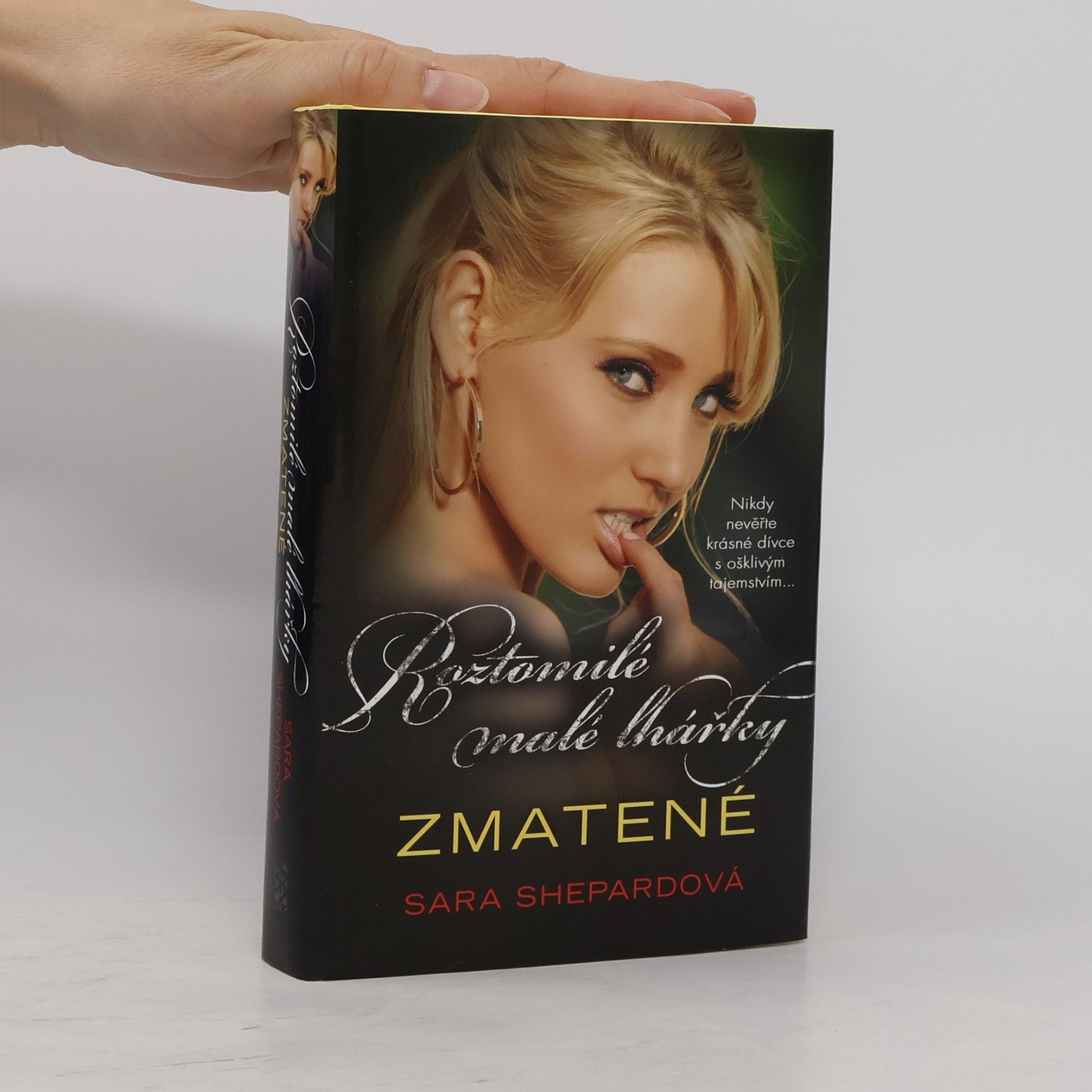 Sara Shepard Roztomilé malé lhářky: Zmatené