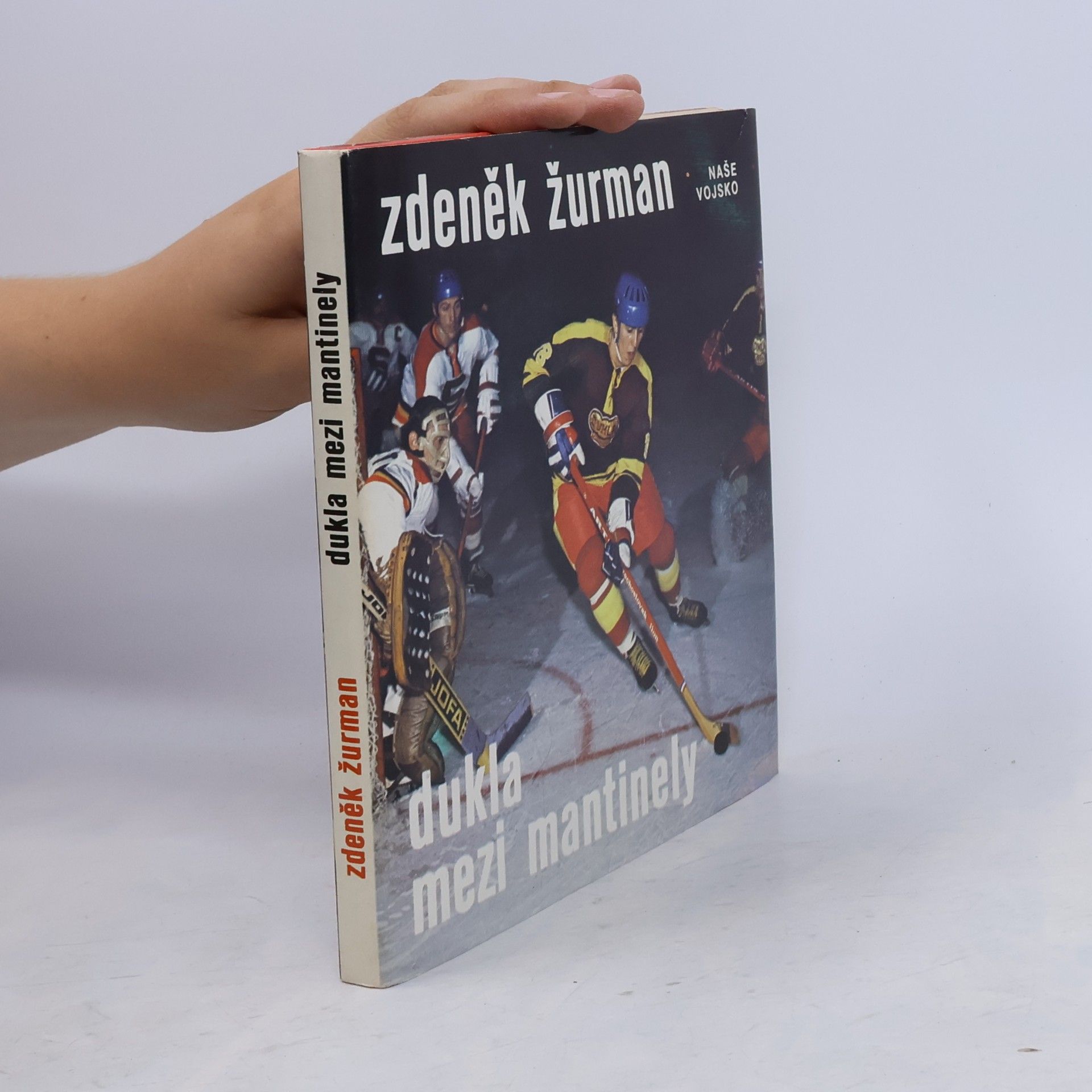 Dukla mezi mantinely