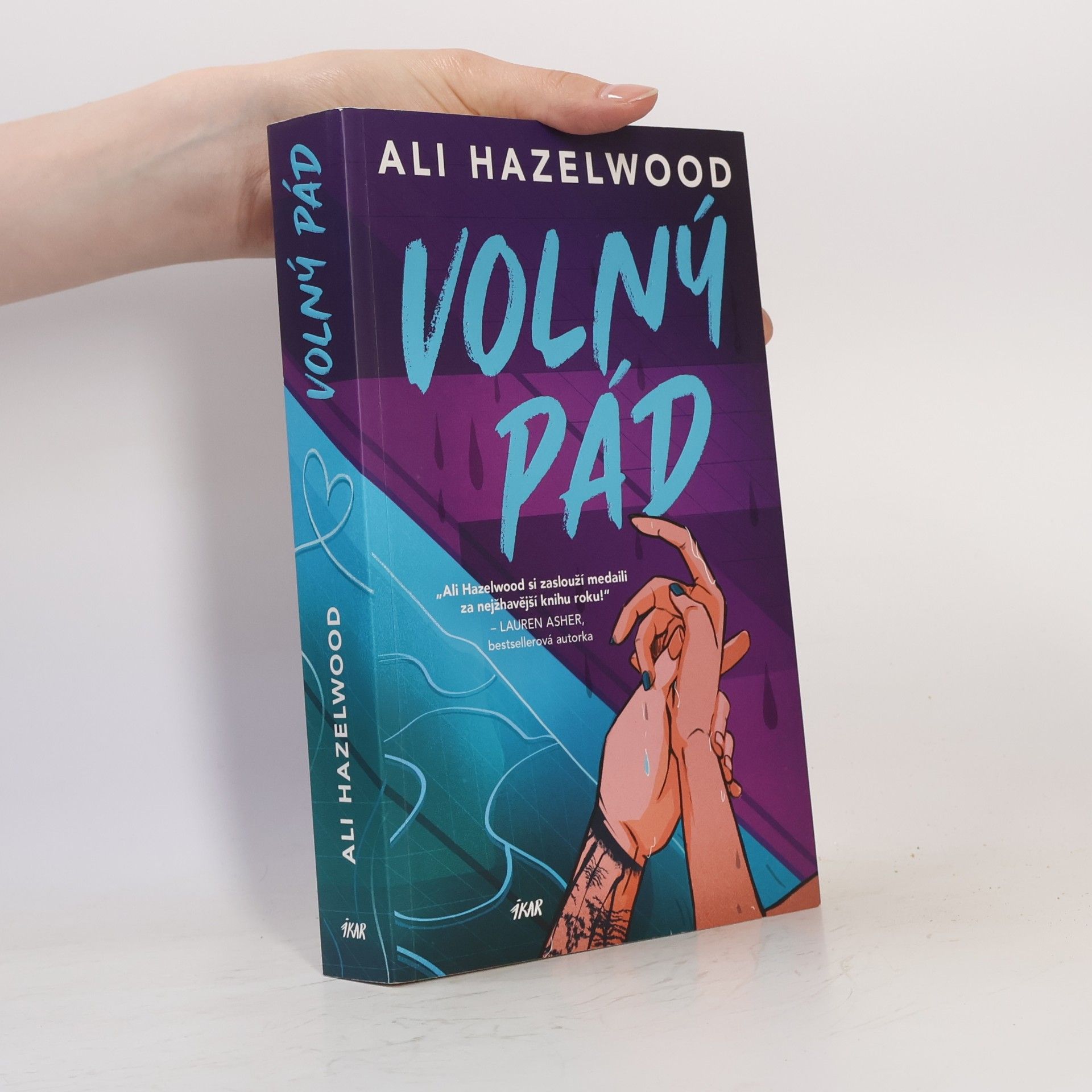 Ali Hazelwood Volný pád
