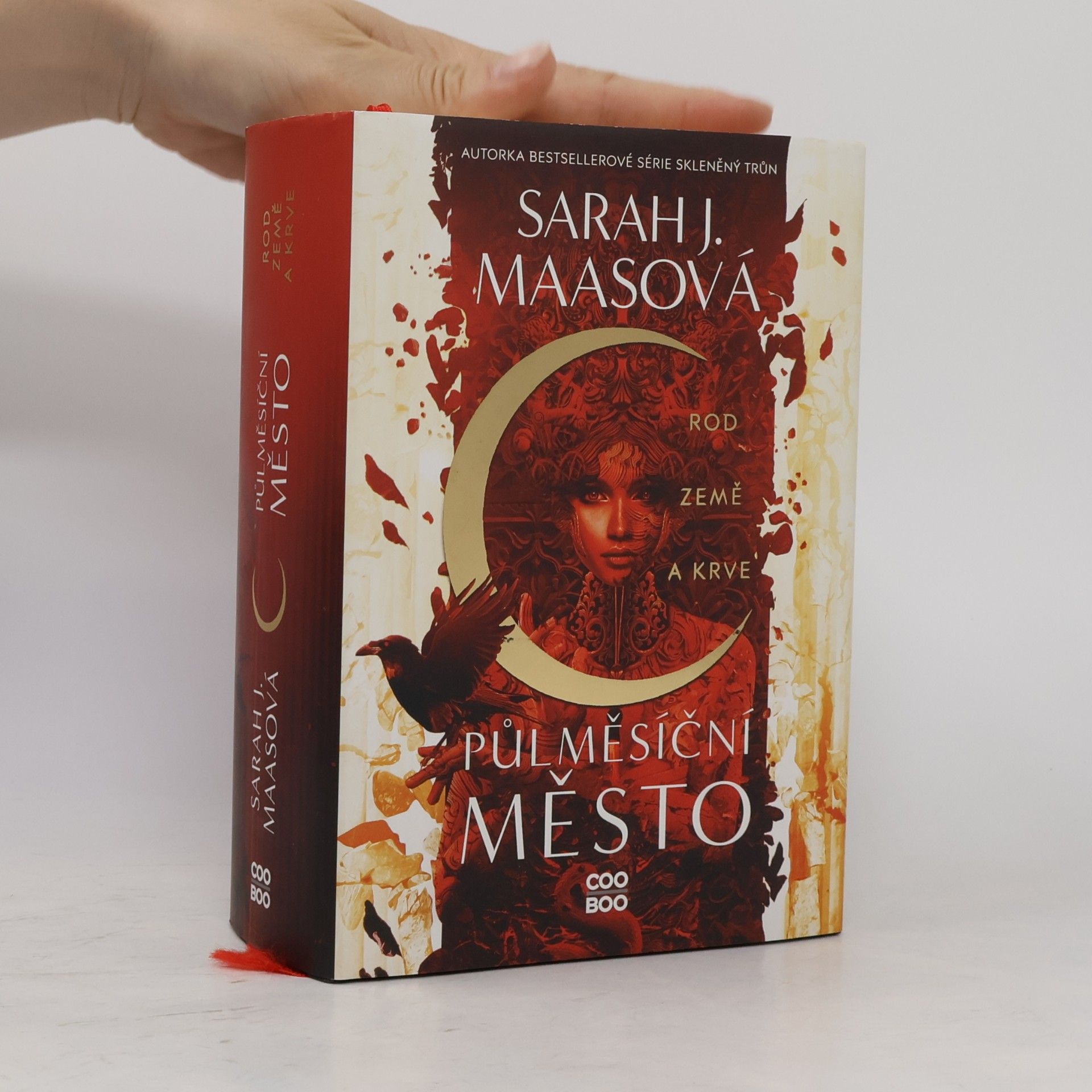 Sarah J. Maas Půlměsíční město. Rod země a krve