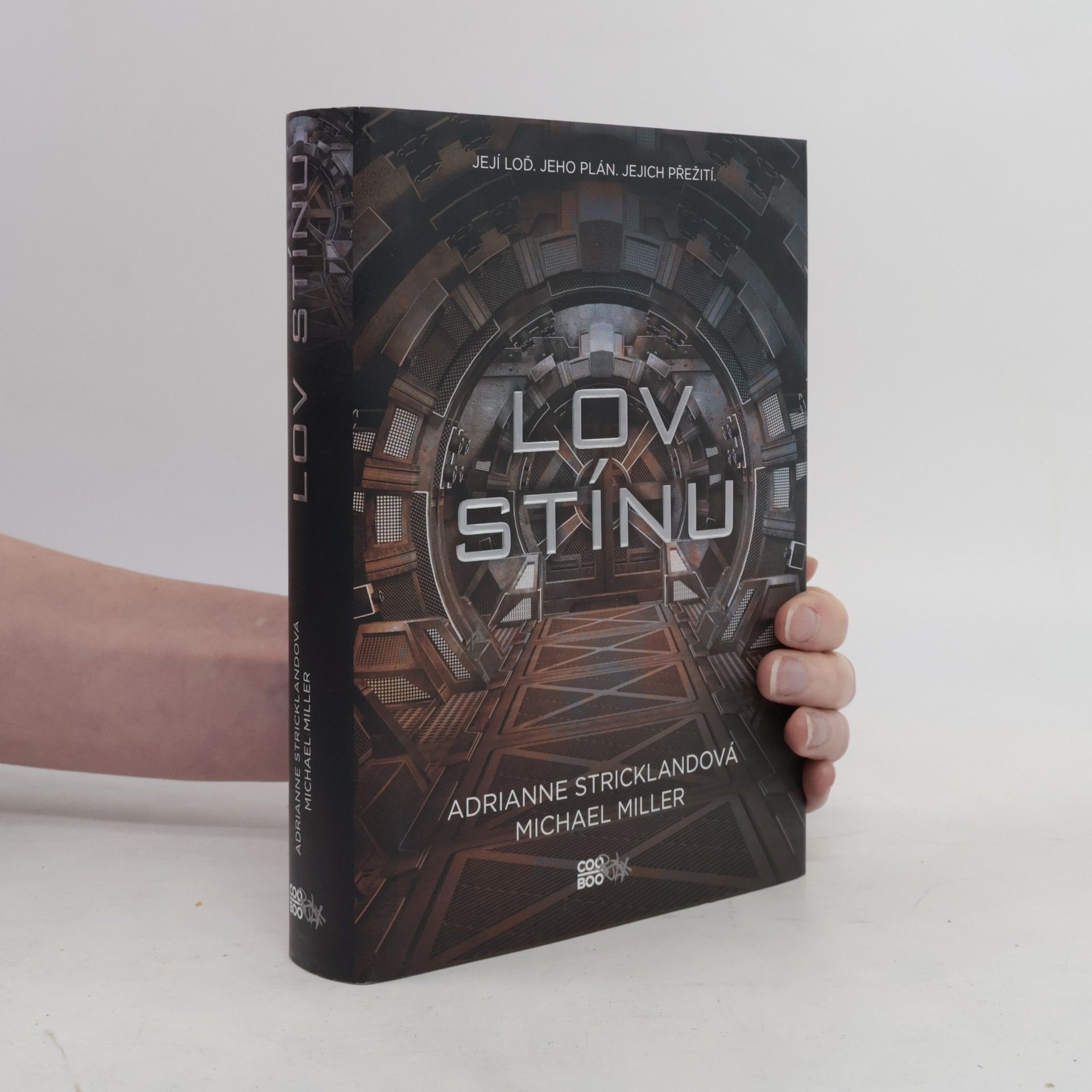 AdriAnne Strickland Lov stínu