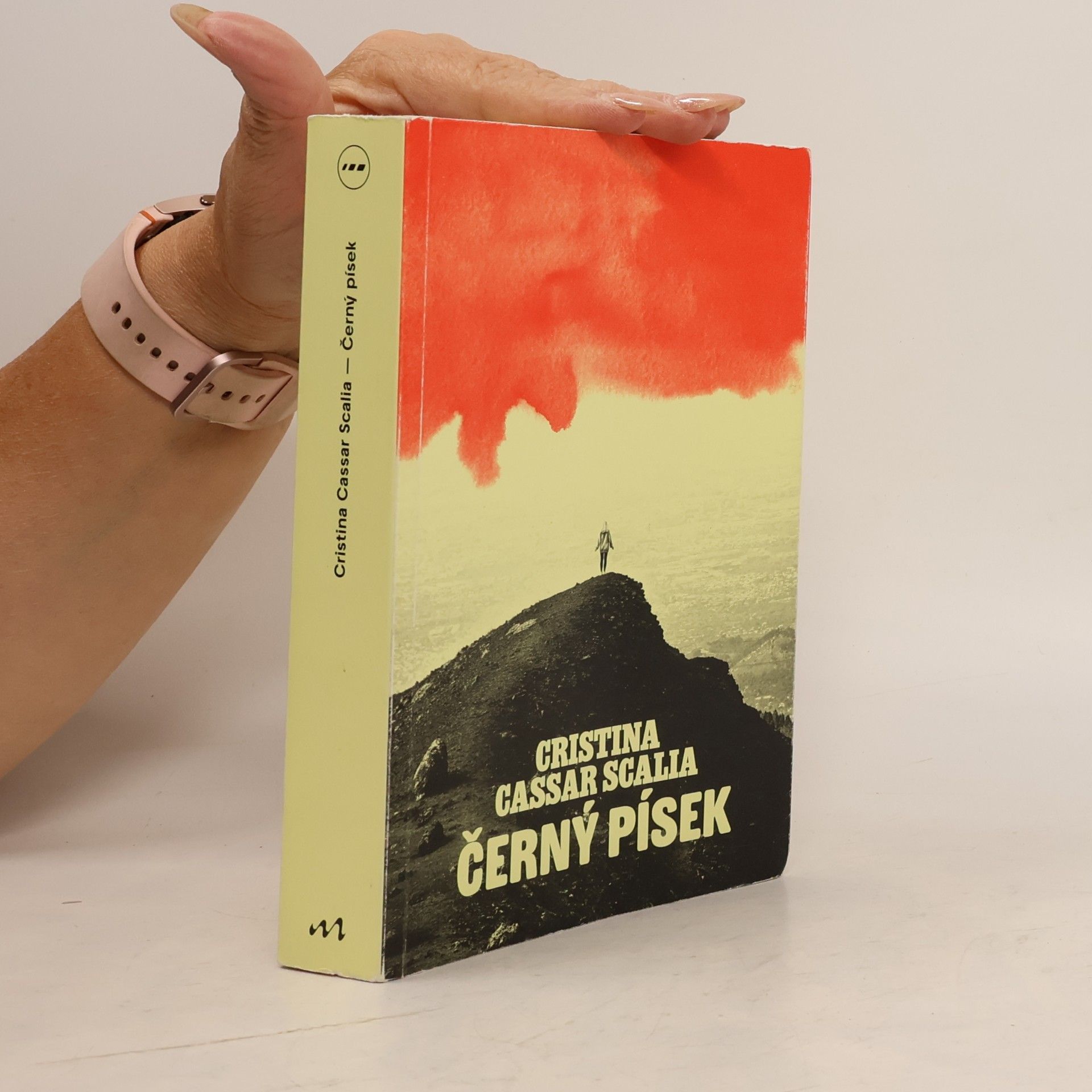 Cristina Cassar Scalia Černý písek