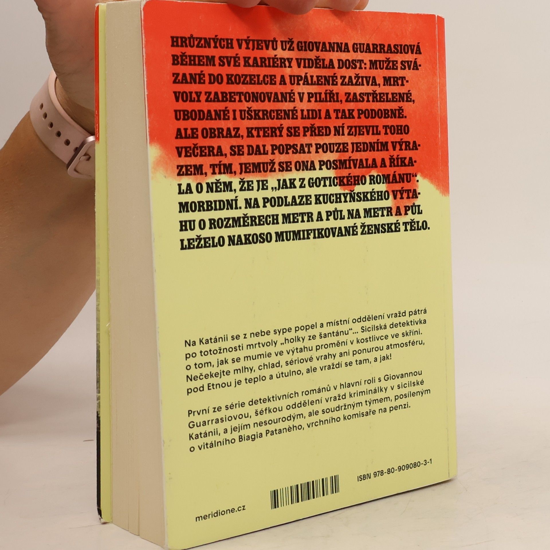 Cristina Cassar Scalia Černý písek