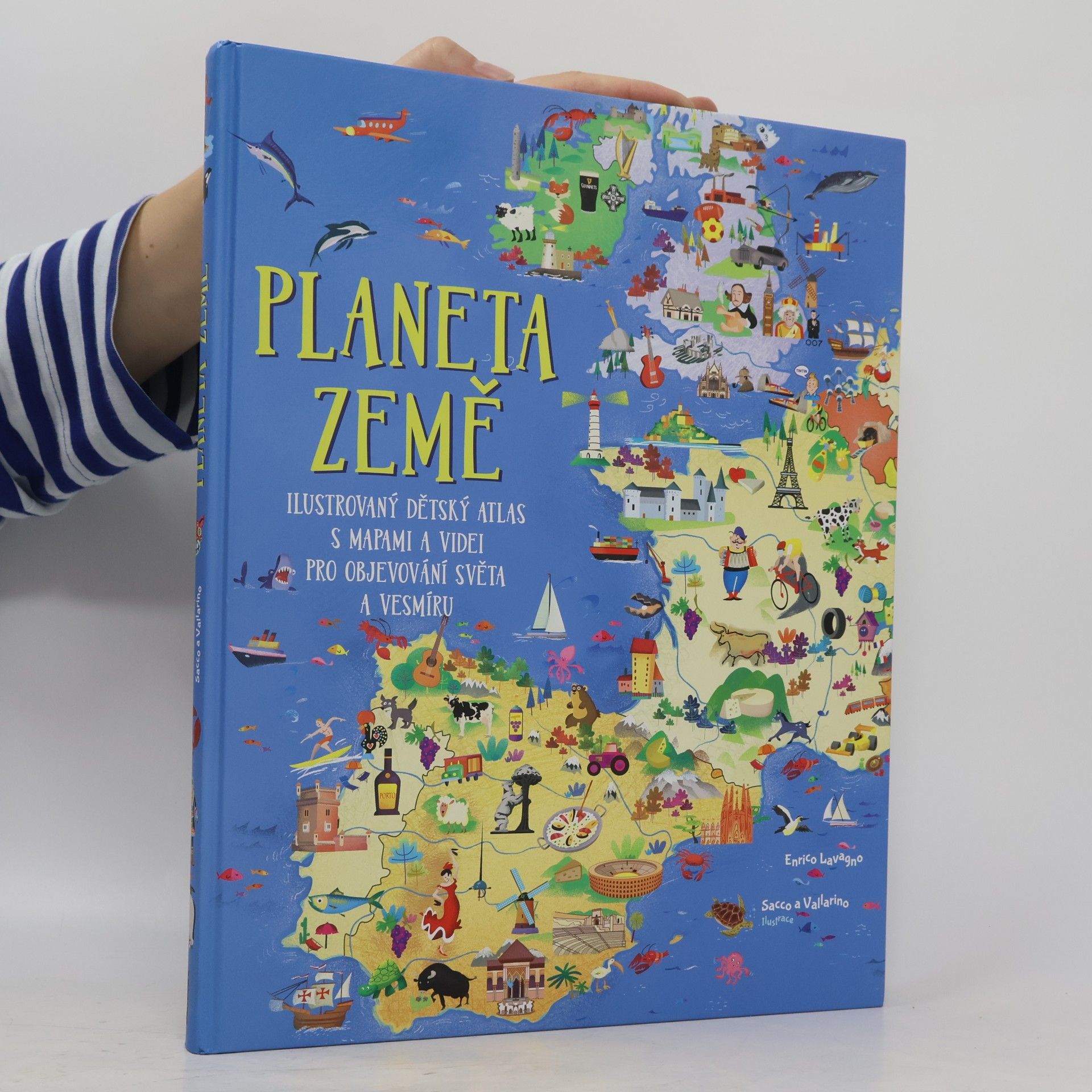 Elisa Vallarino Planeta Země. Ilustrovaný dětský atlas s mapami a videi pro objevování světa a vesmíru