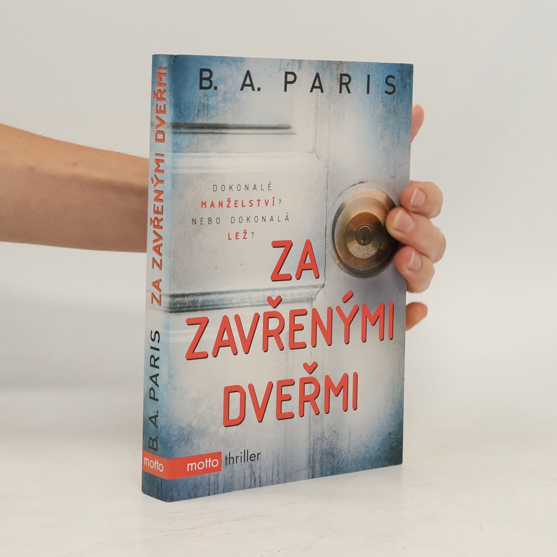 B.A. Paris Za zavřenými dveřmi