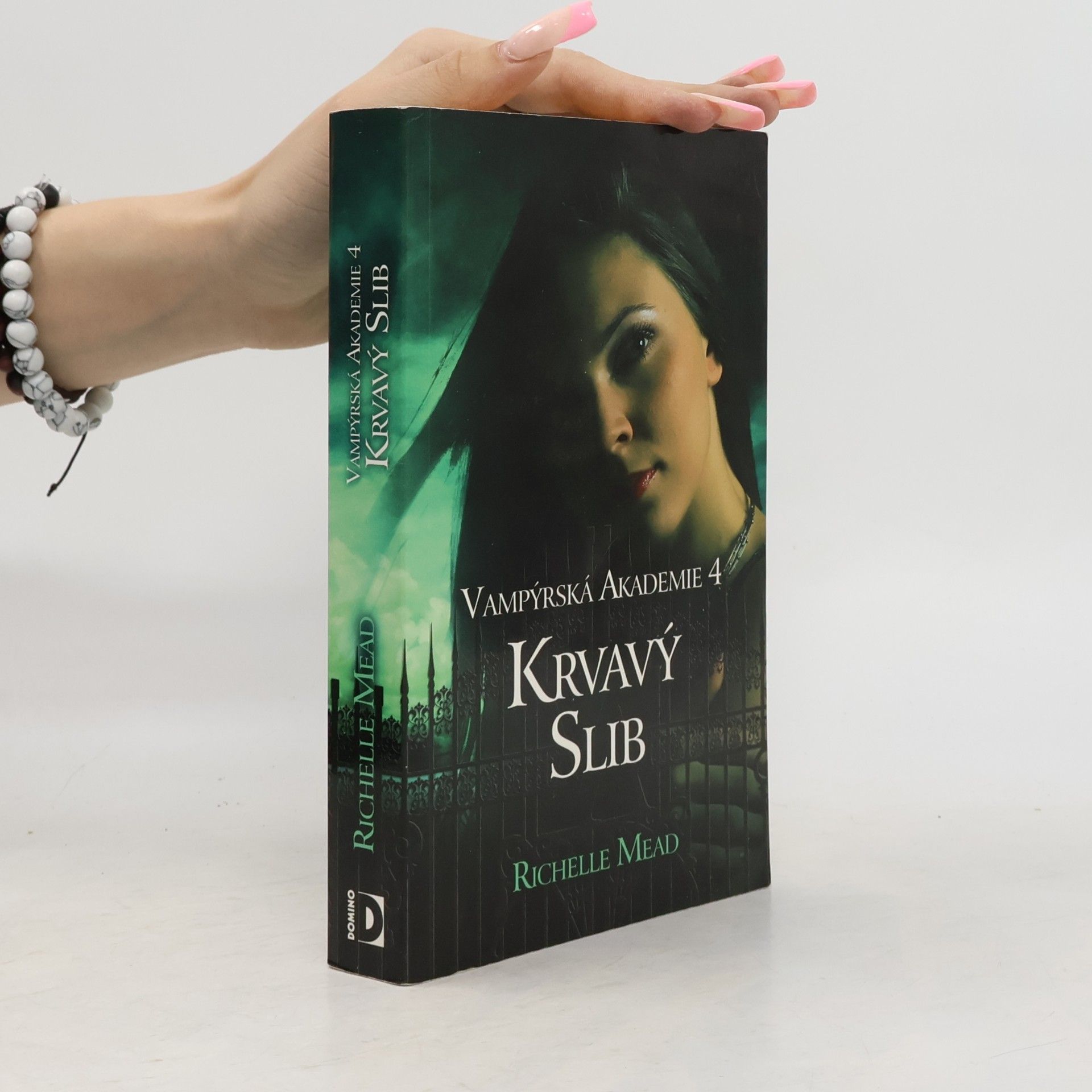 Richelle Mead Vampýrská akademie 4: Krvavý slib