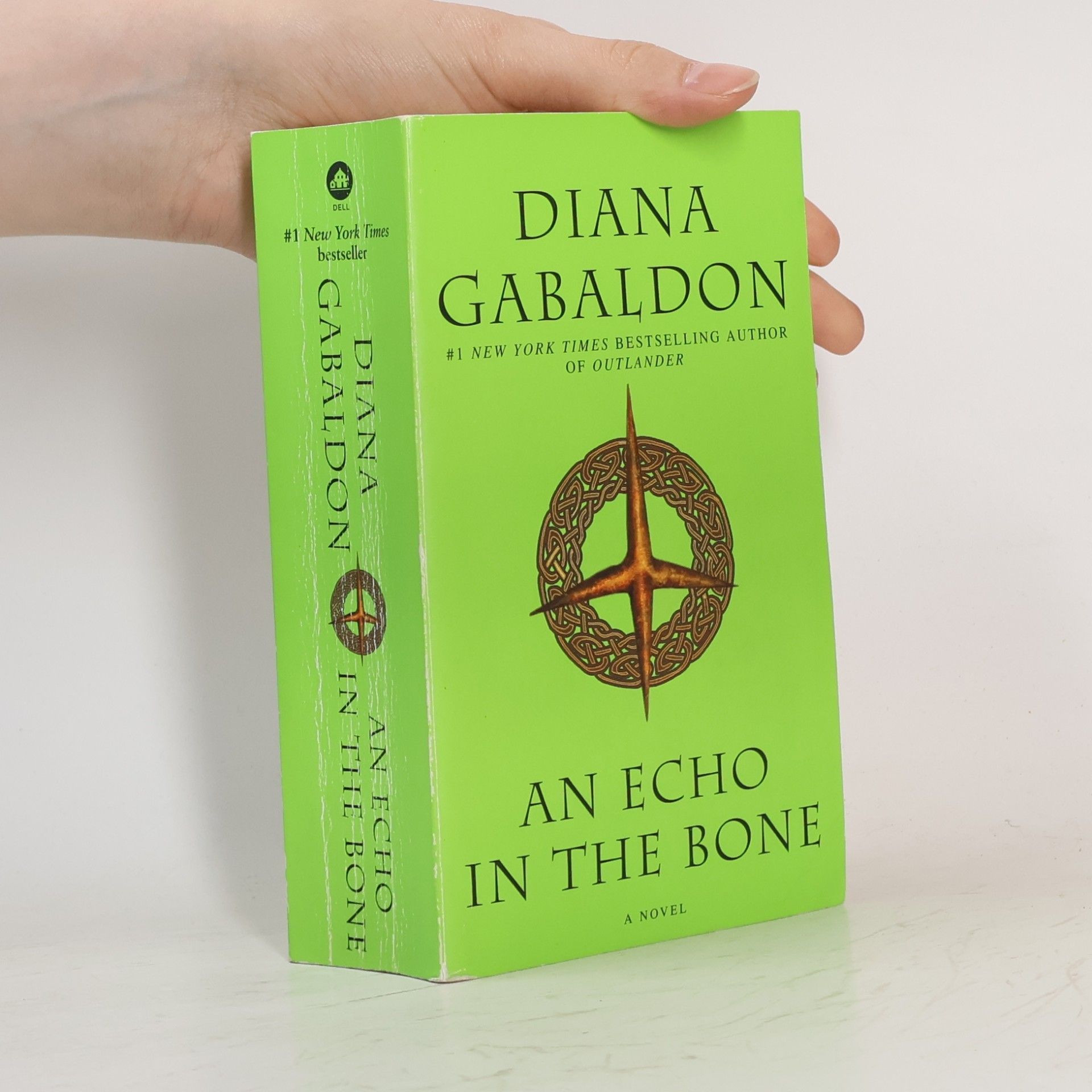 Diana Gabaldon An echo in the bone : a novel