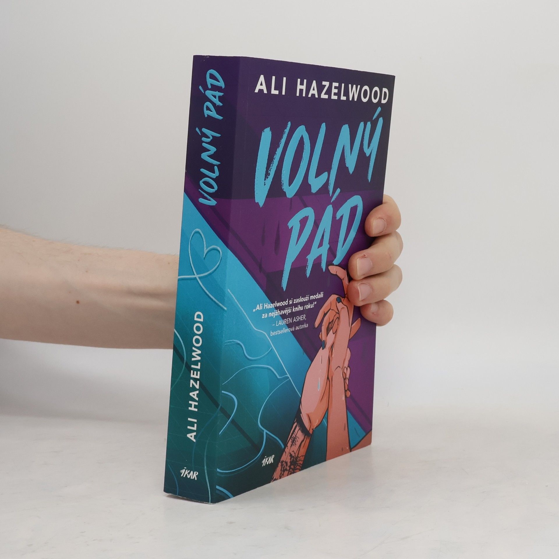 Ali Hazelwood Volný pád
