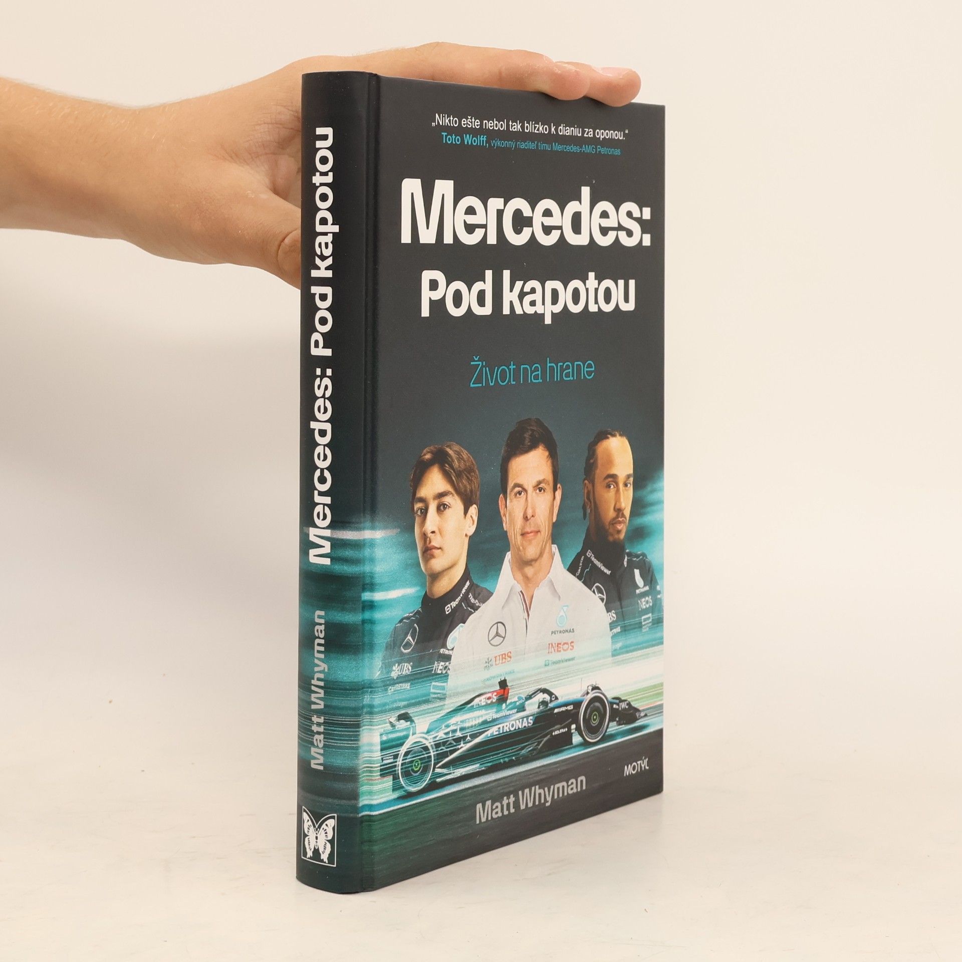 Mercedes Pod kapotou
