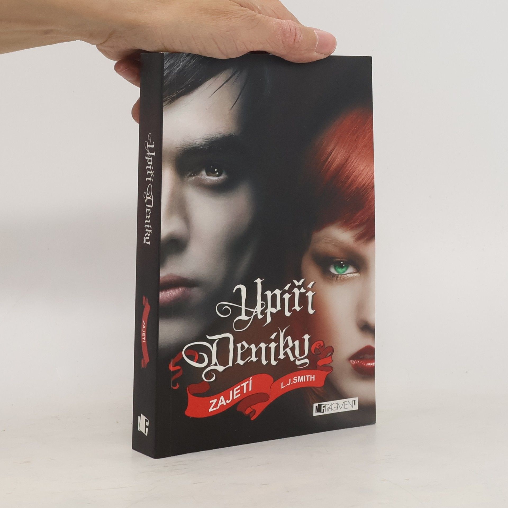 L. J. Smithová  Upíří deníky. Zajetí