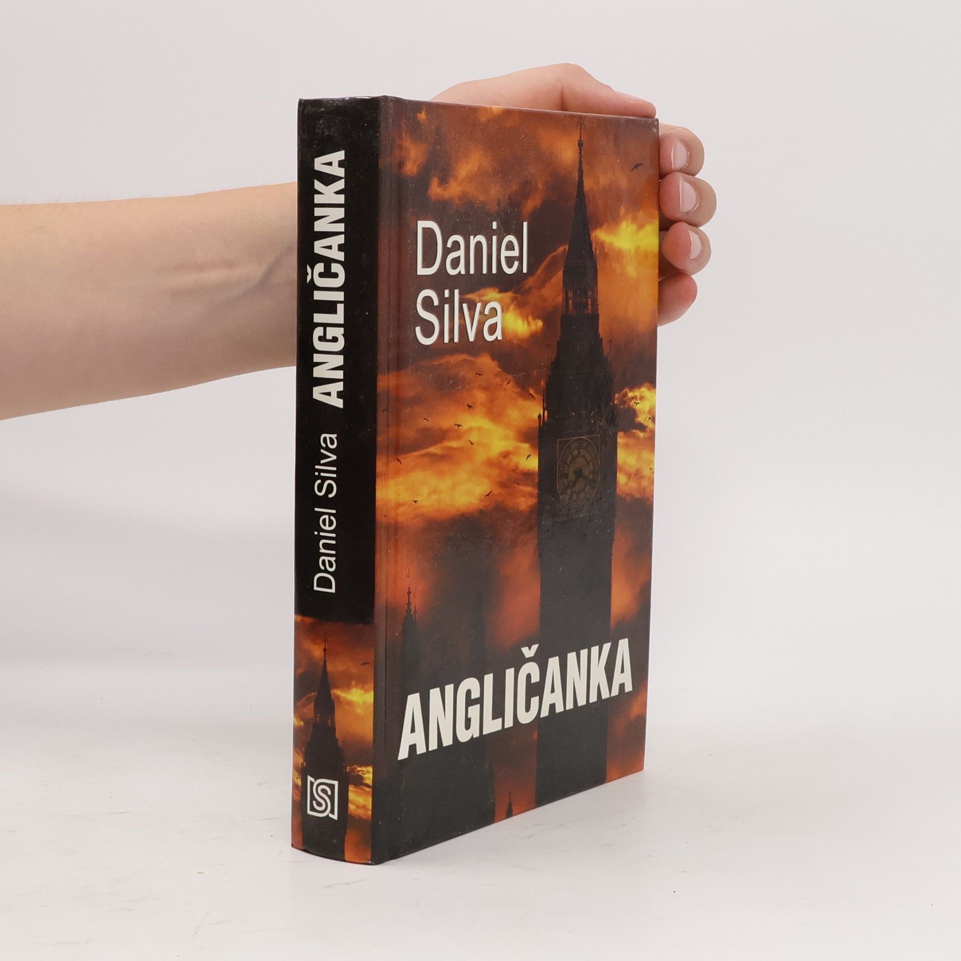 Daniel Silva Angličanka