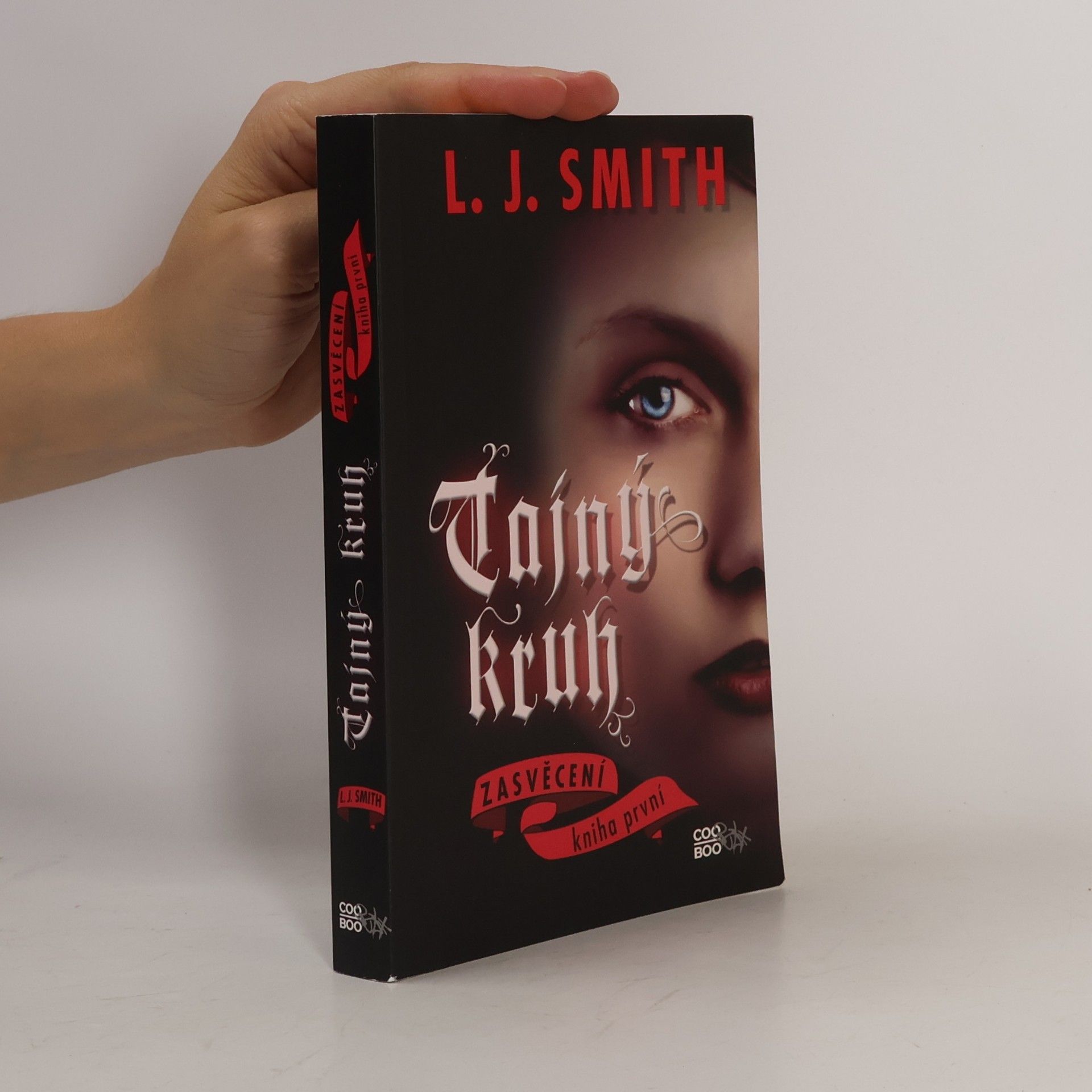 L. J. Smithová  Tajný kruh. Zasvěcení