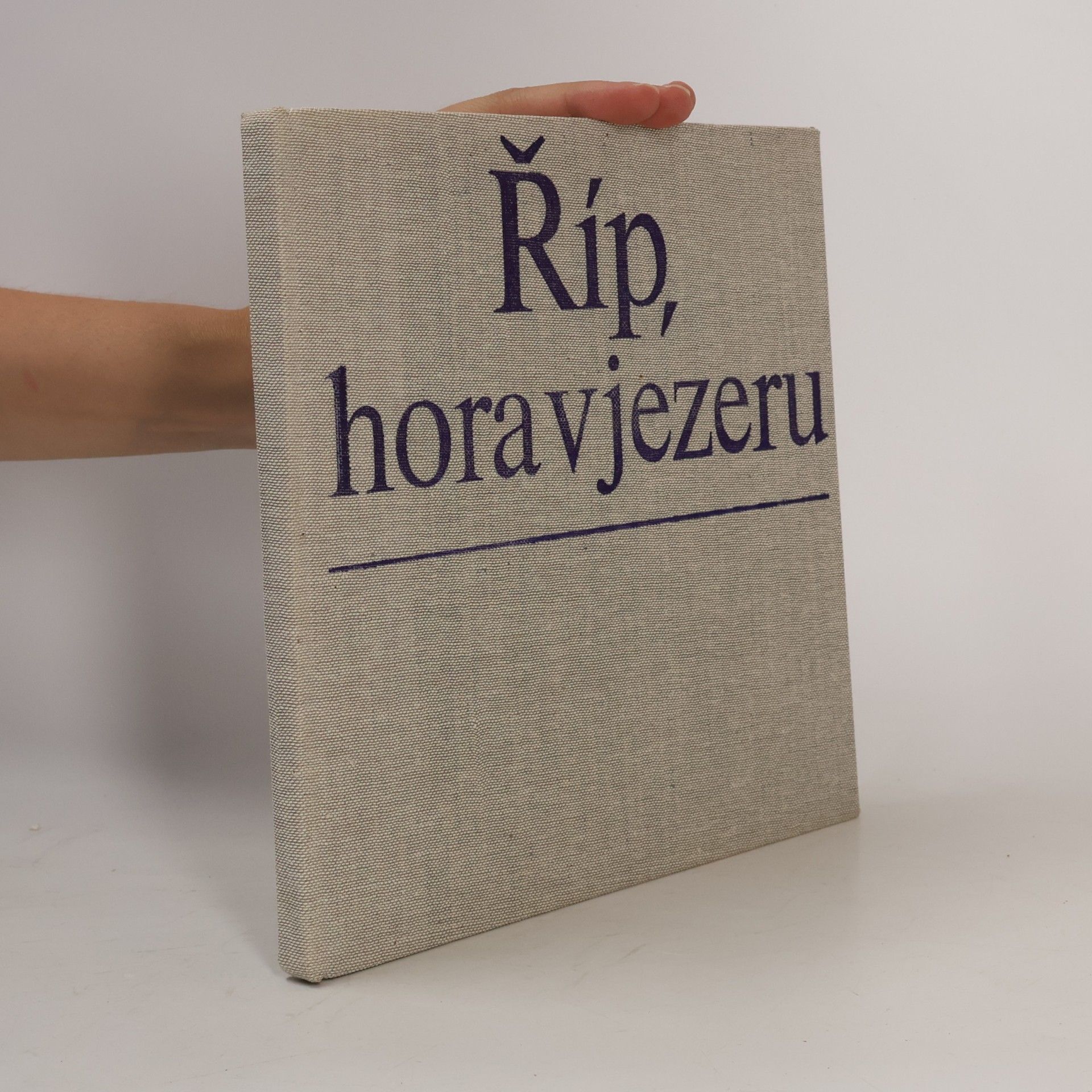 Říp. Hora v jezeru