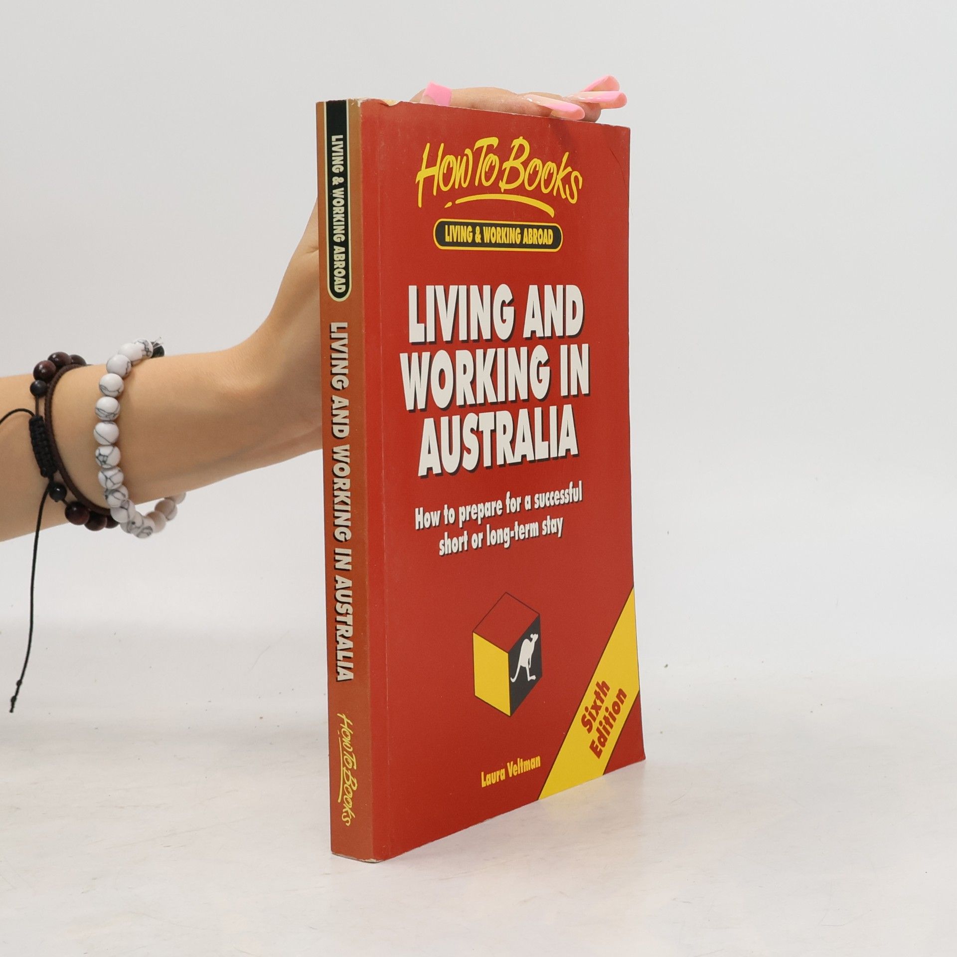 Living & Working Abroad: Living & Working in Australia