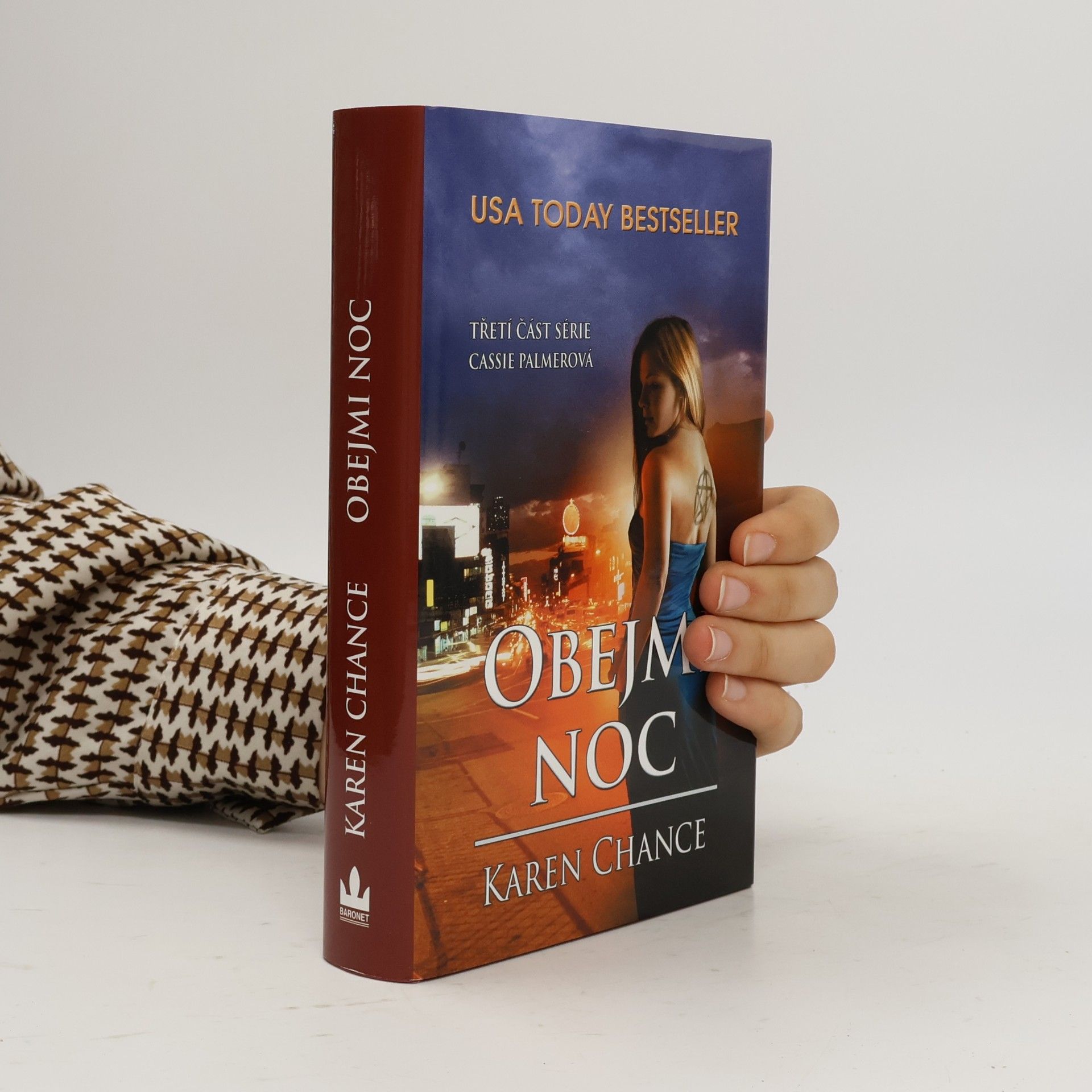 Karen Chance Obejmi noc