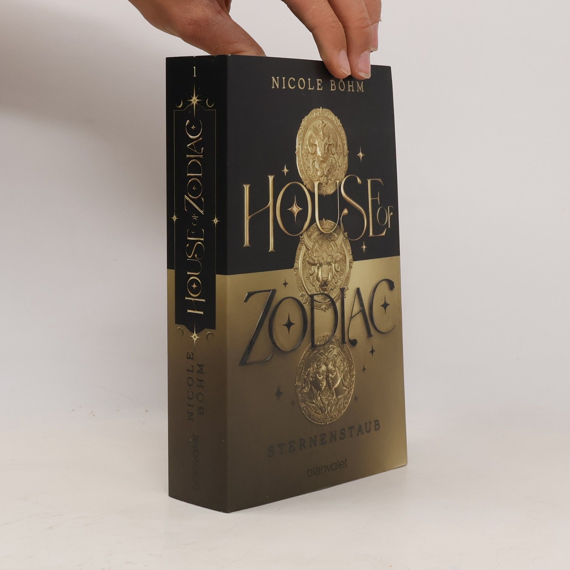 Nicole Böhm House of Zodiac