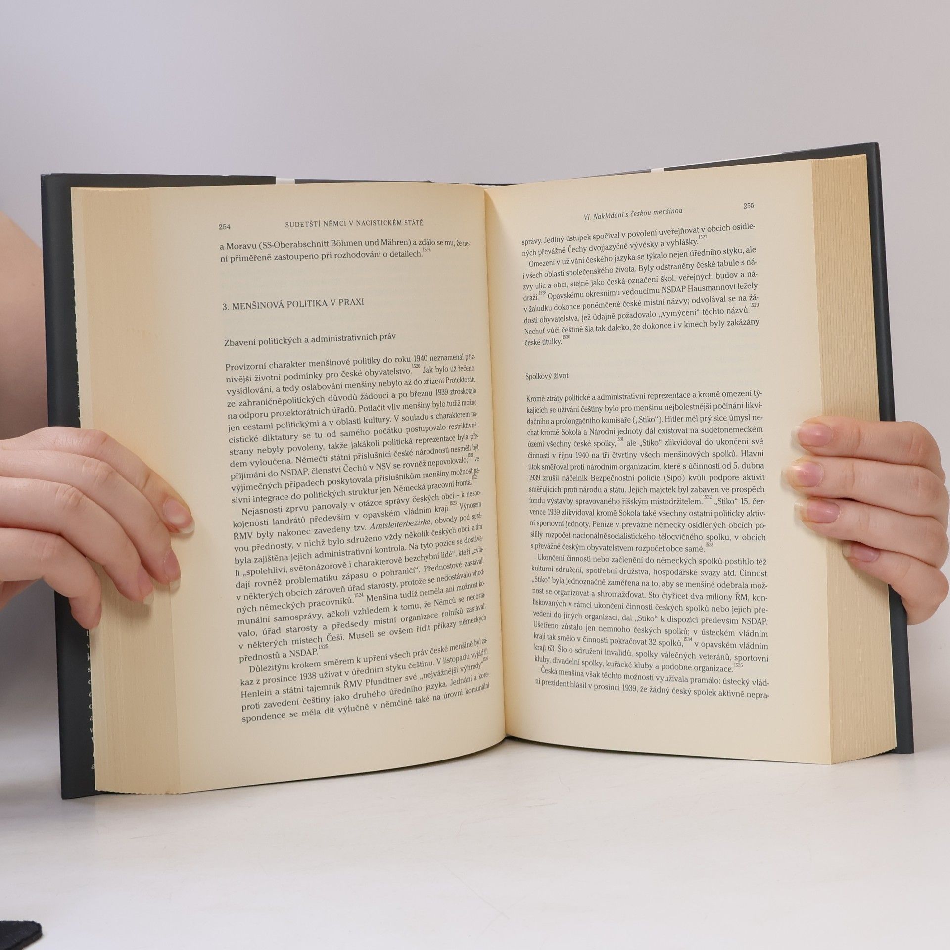 Volker Zimmermann Sudetští Němci v nacistickém státě. Politika a nálada obyvatelstva v říšské župě Sudety (1938-1945)