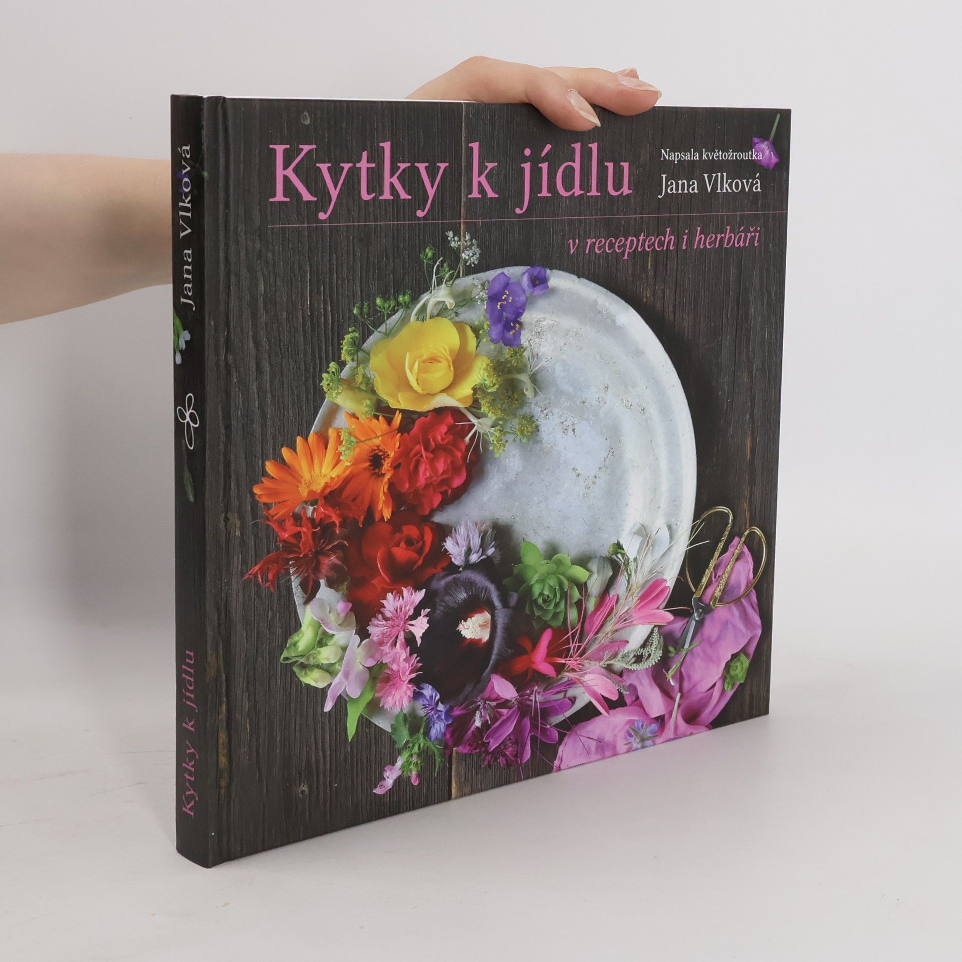 Kytky k jídlu v receptech i herbáři
