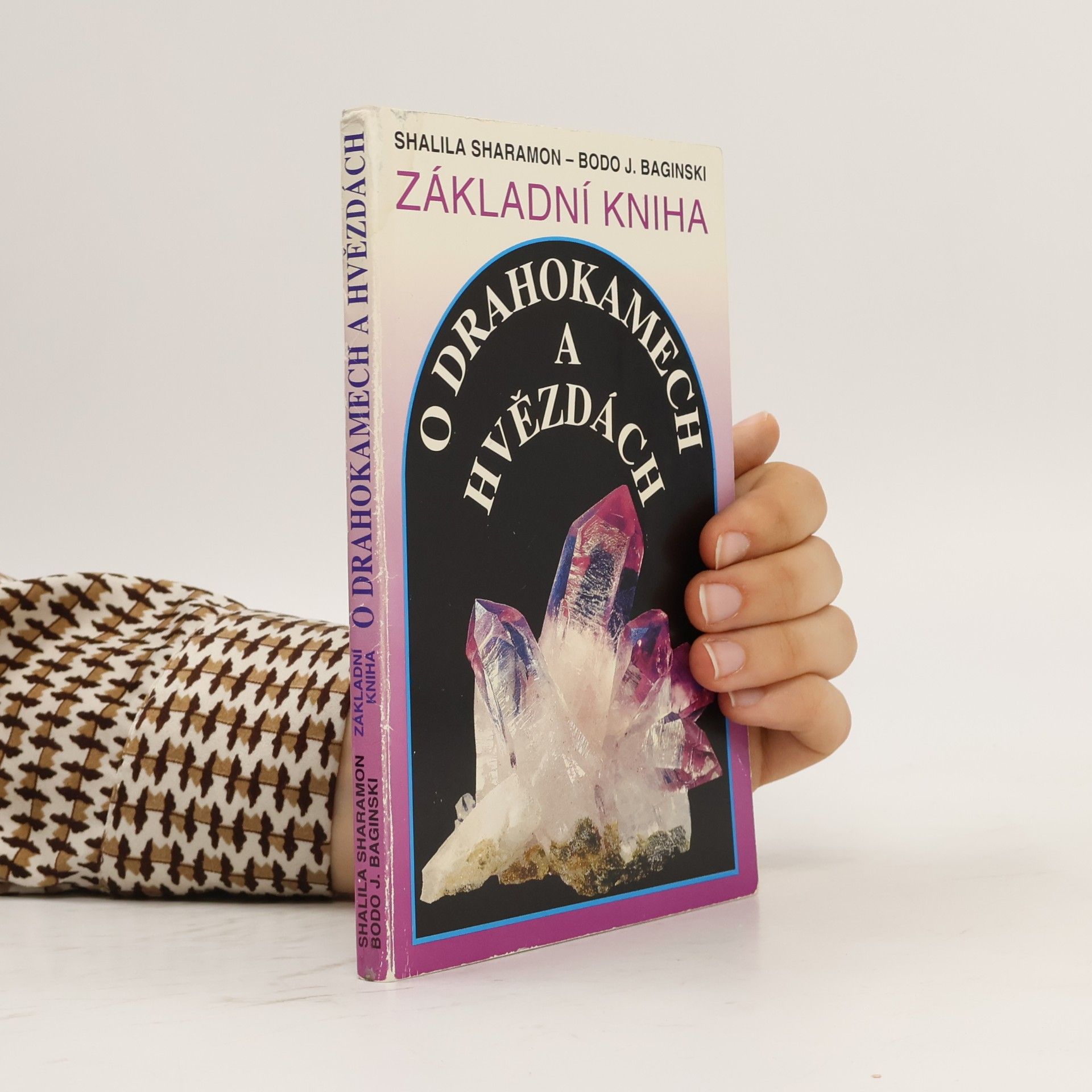 Shalila Sharamon Základní kniha o drahokamech a hvězdách. Tajemné síly drahých kamenů a jejich vztah k dvanácti znamením zvěrokruhu