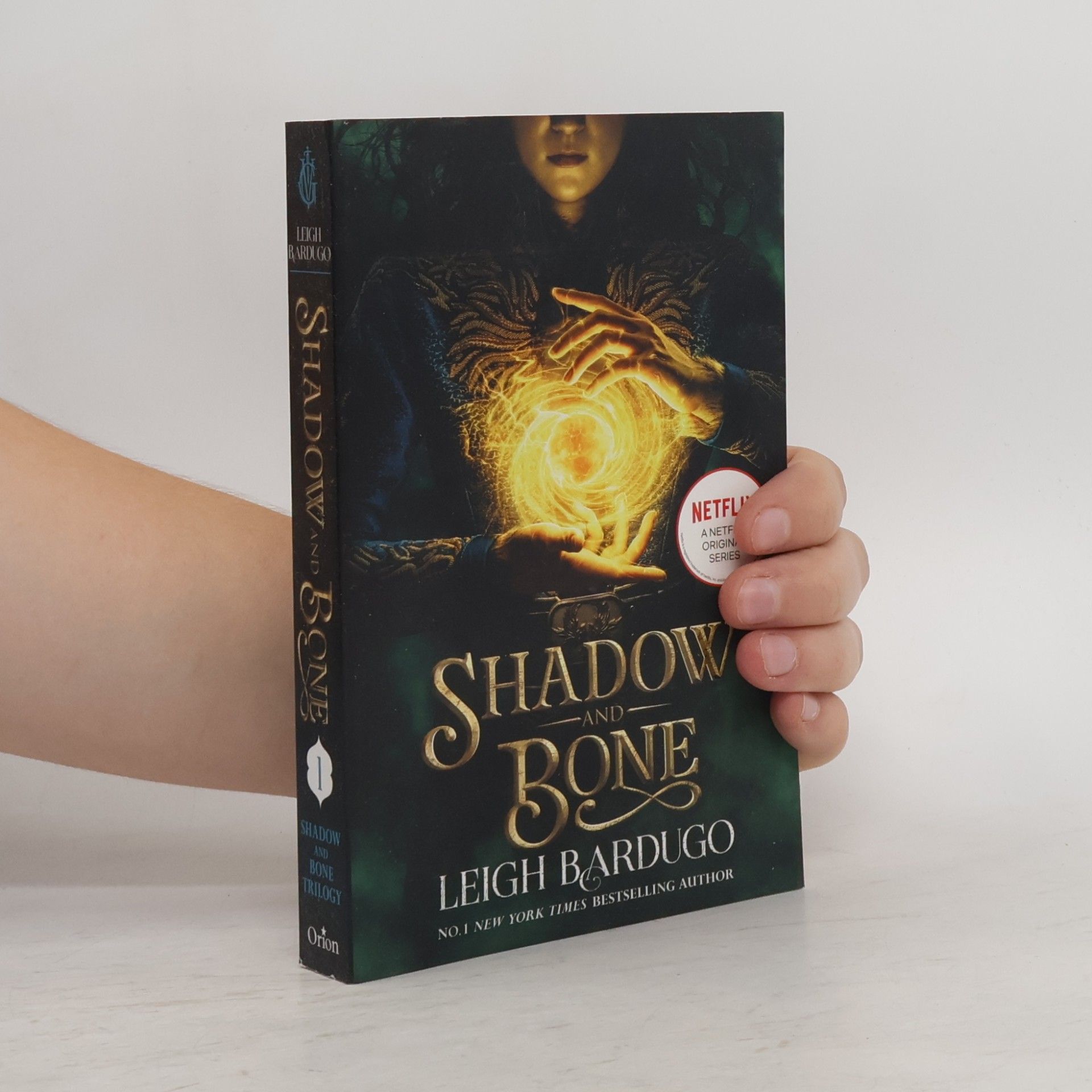 Leigh Bardugo Shadow and bone
