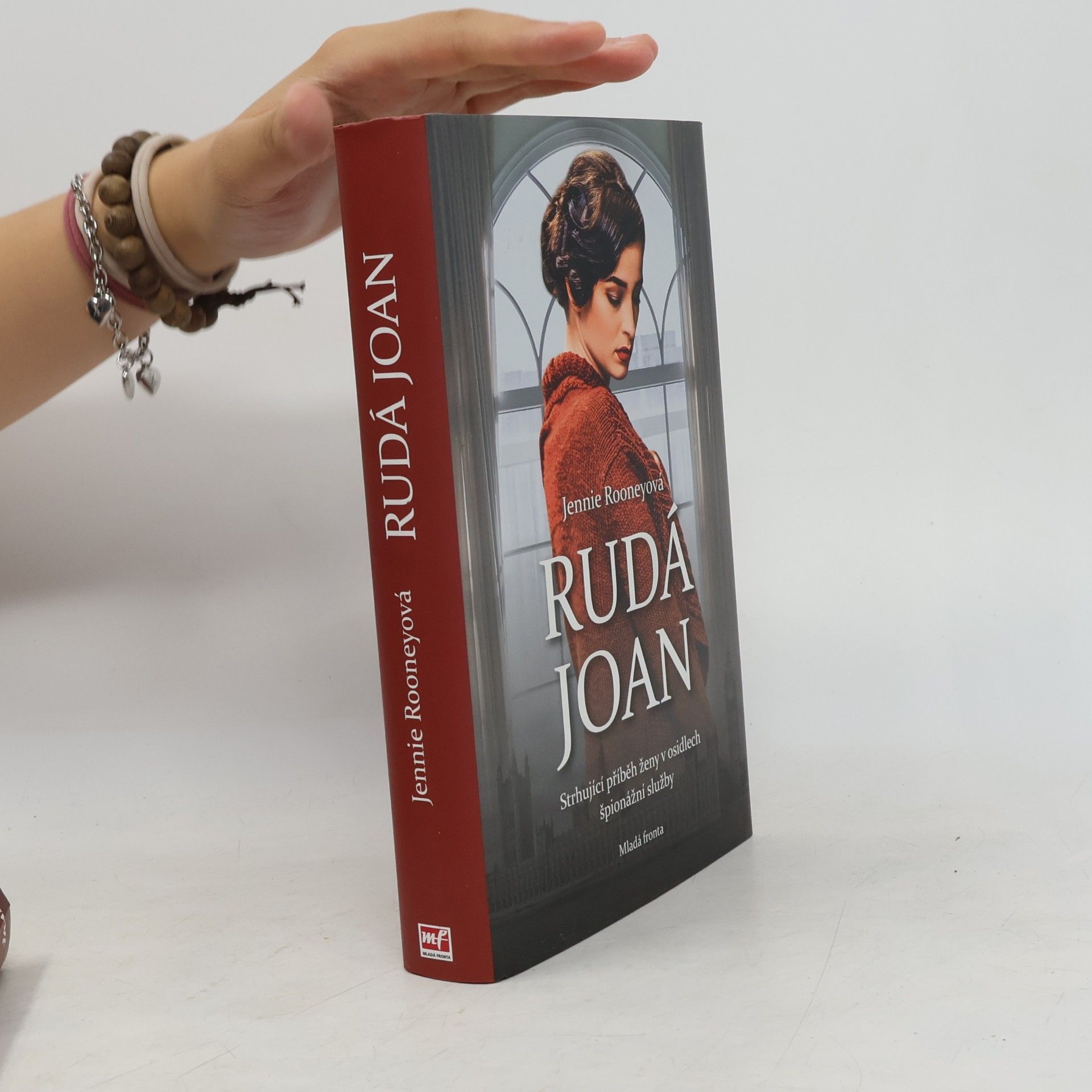 Jennie Rooney Rudá Joan