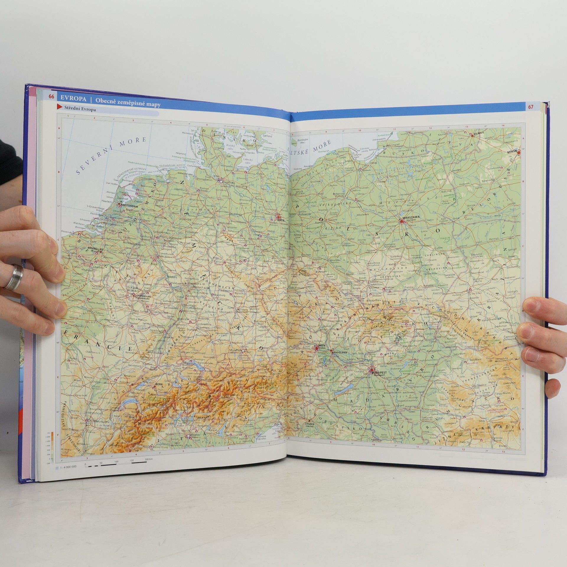 Autores varios Školní atlas světa