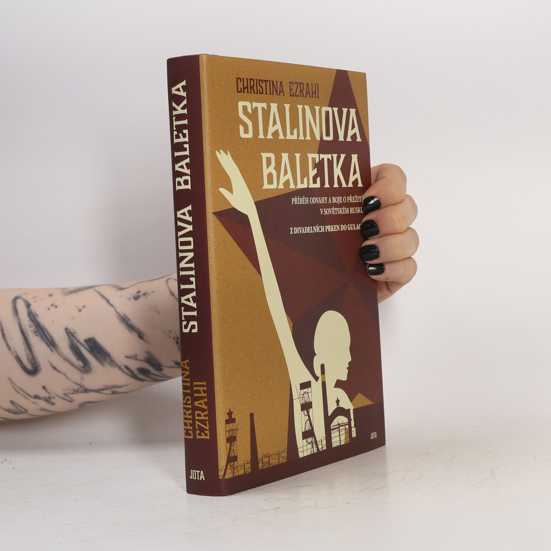 Christina Ezrahi Stalinova baletka