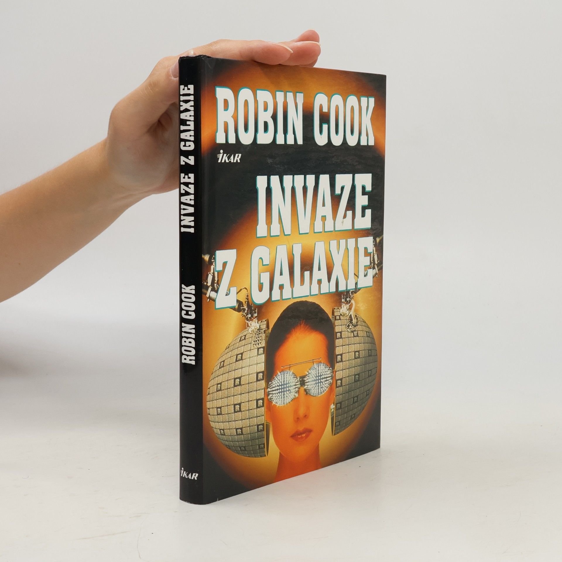 Robin Cook Invaze z galaxie