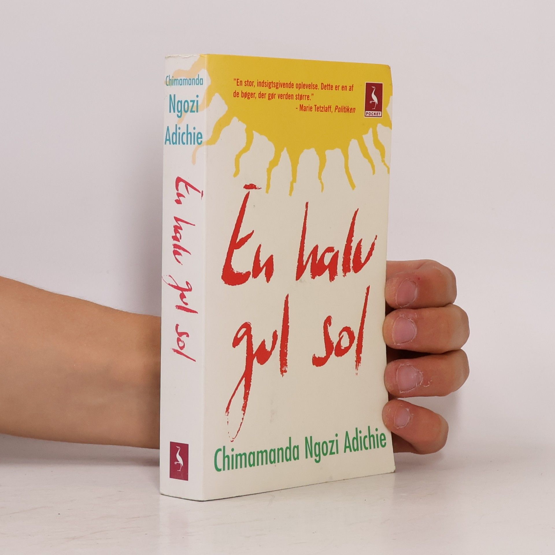 Chimamanda Ngozi Adichie POCKET: En halv gul sol