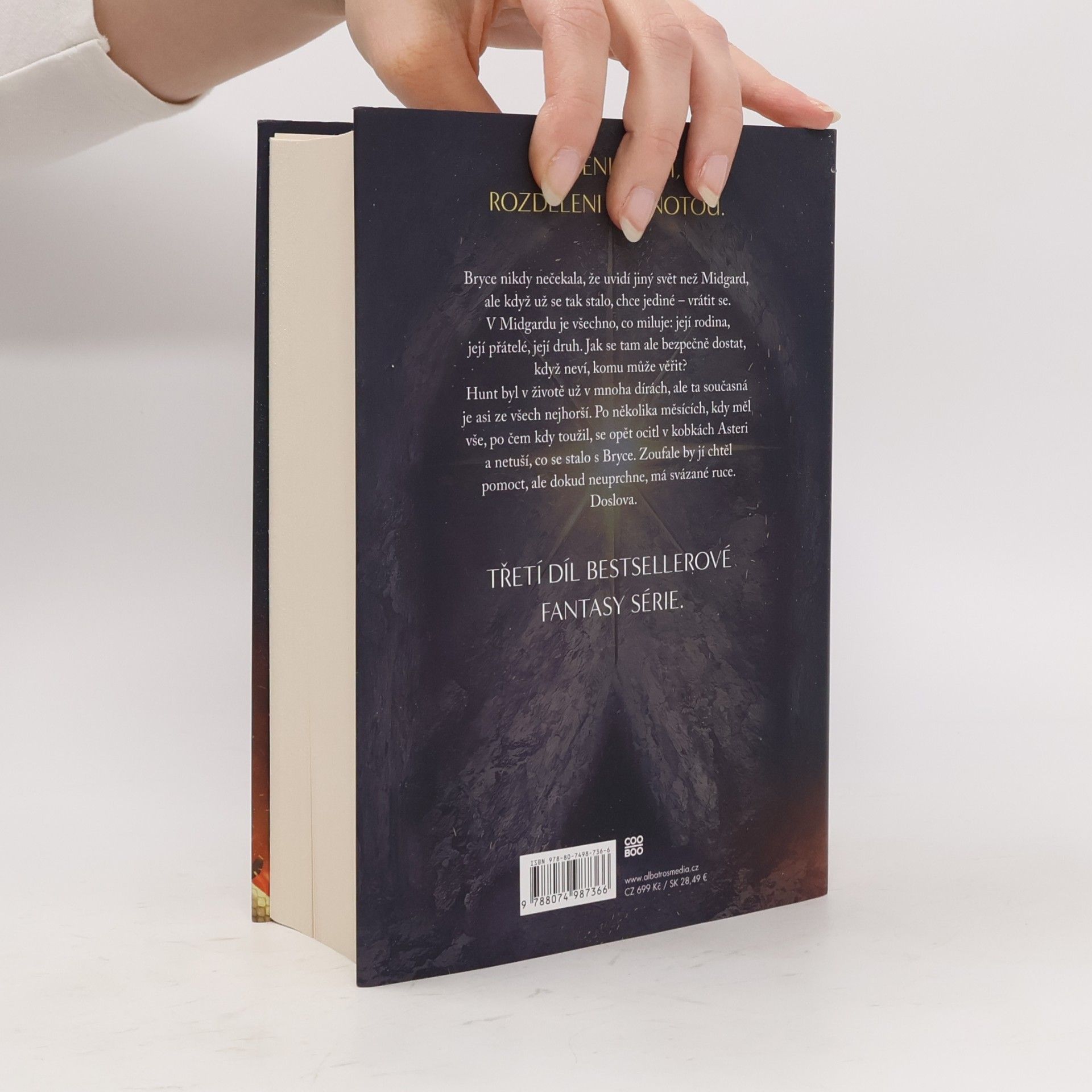Sarah J. Maas Půlměsíční město. Rod plamene a stínu