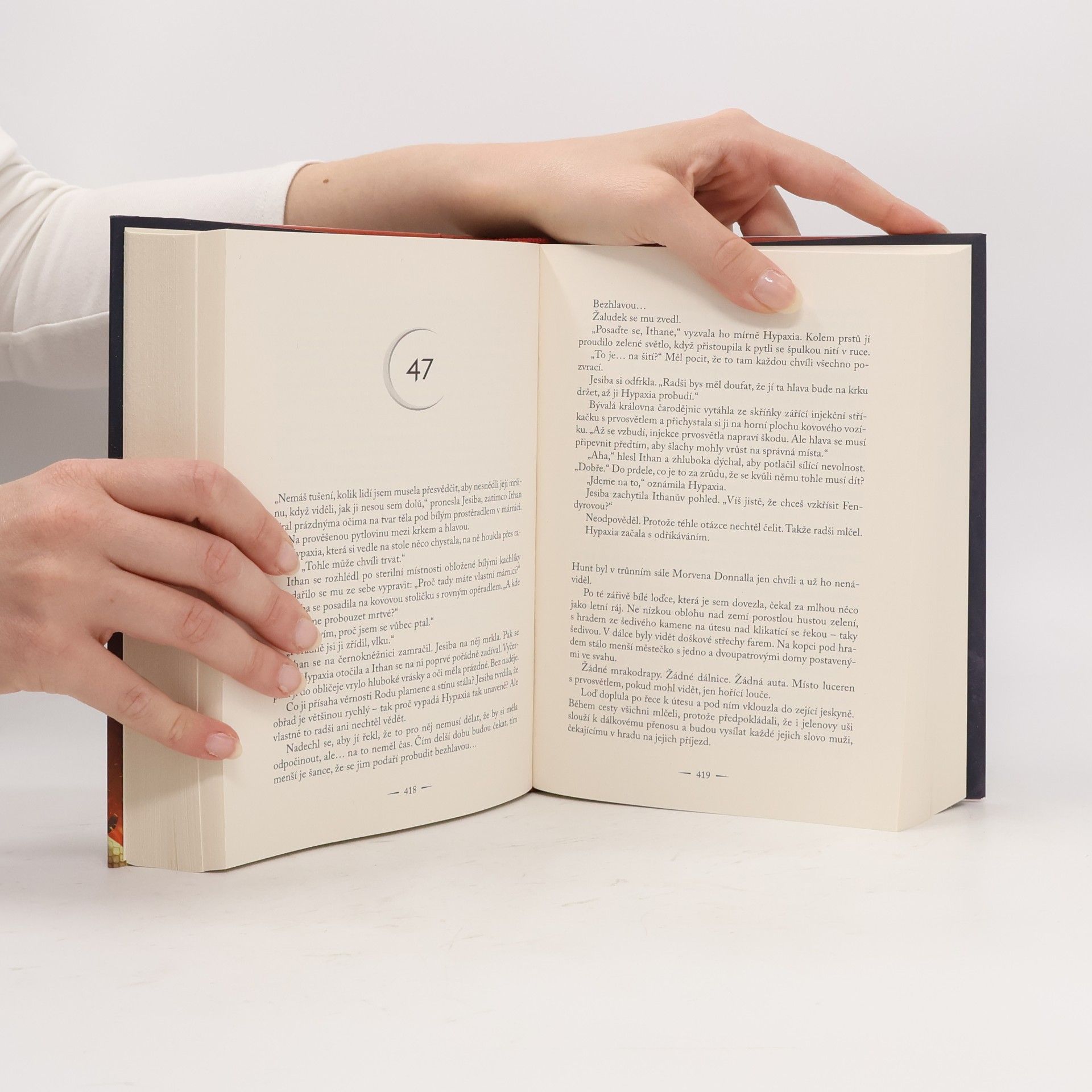 Sarah J. Maas Půlměsíční město. Rod plamene a stínu