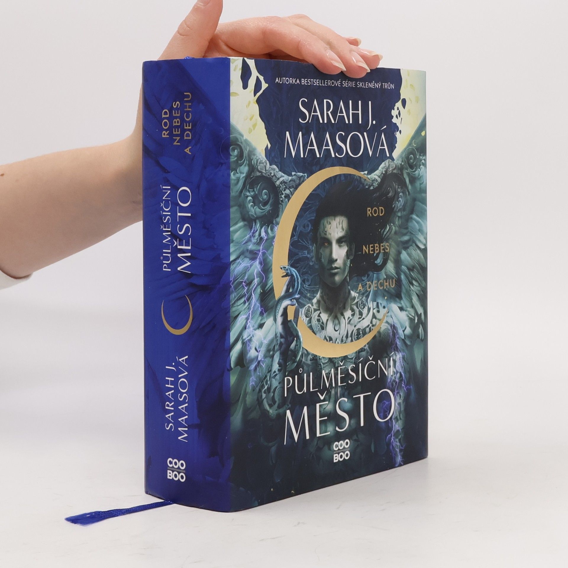Sarah J. Maas Půlměsíční město. Rod nebes a dechu