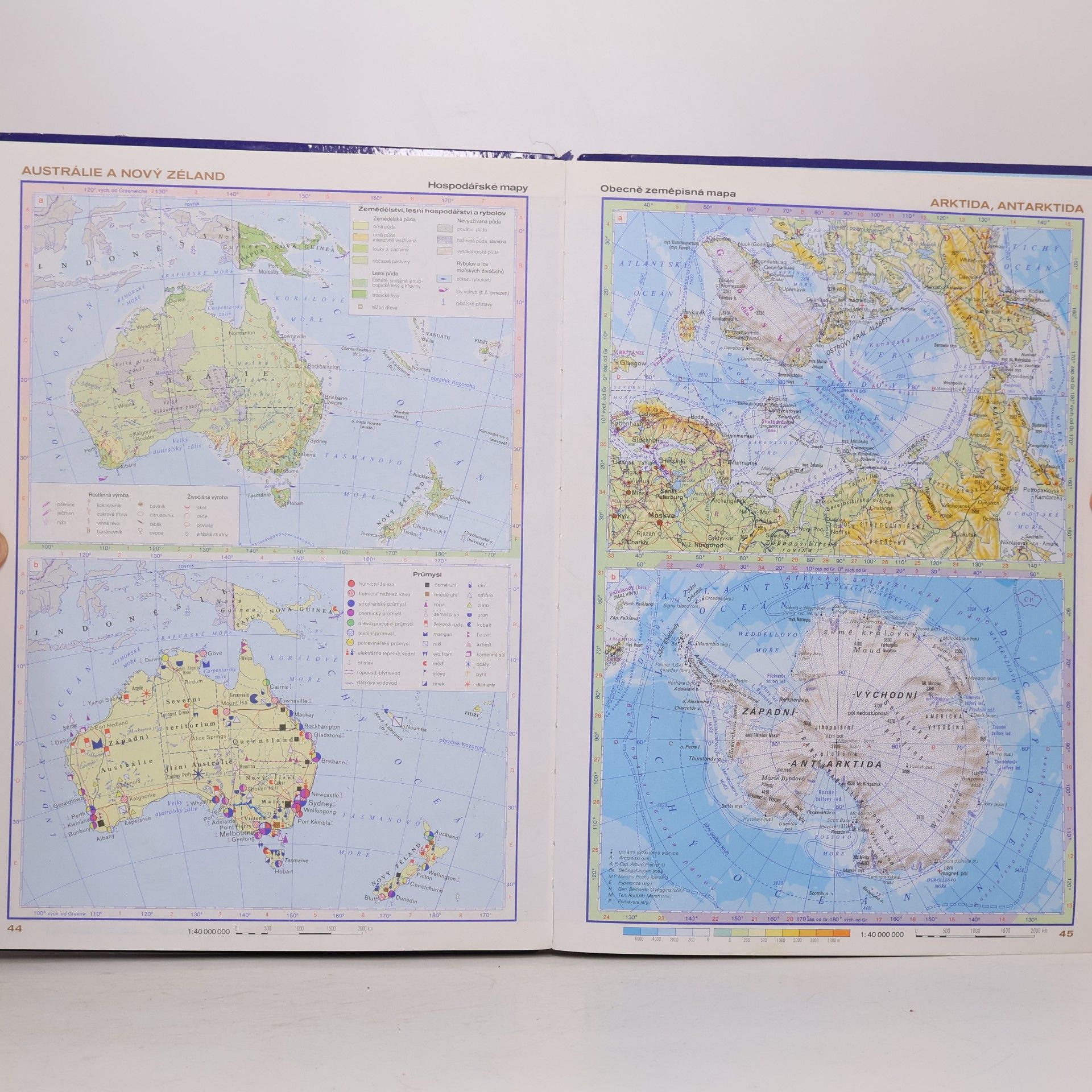 Collectif d'auteurs Školní atlas světa