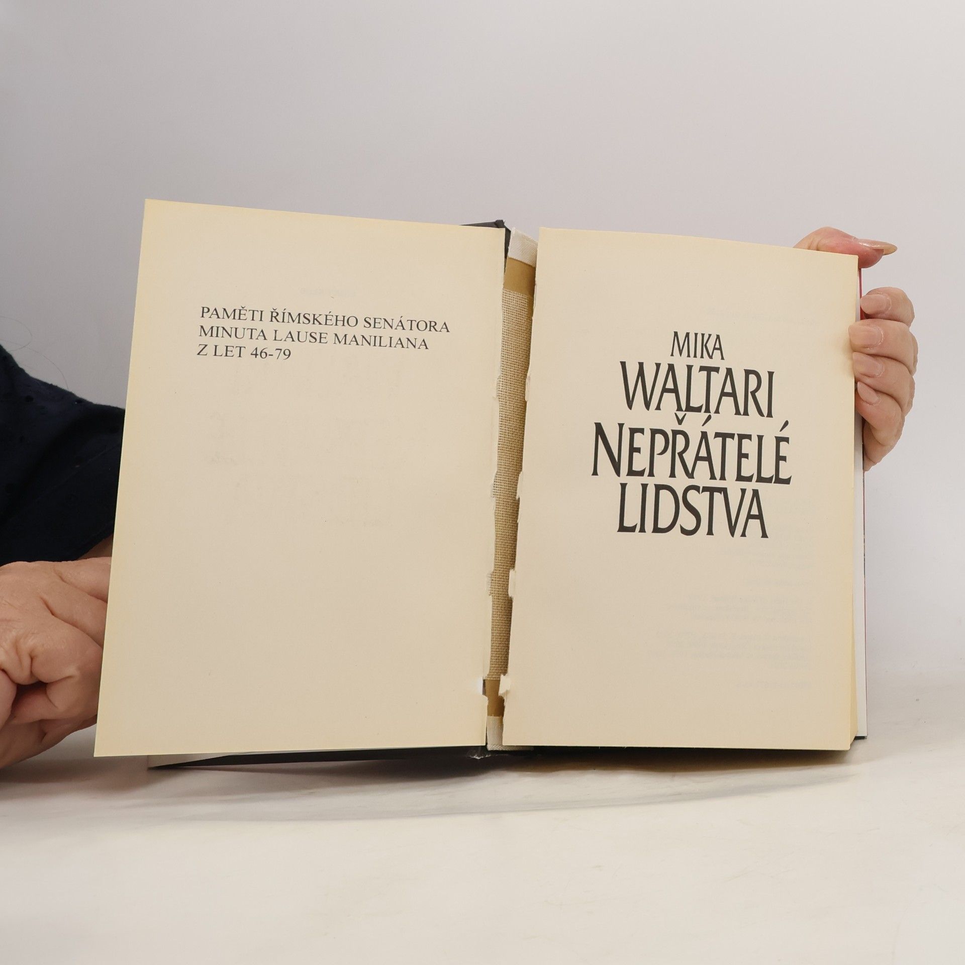 Mika Waltari Nepřátelé lidstva