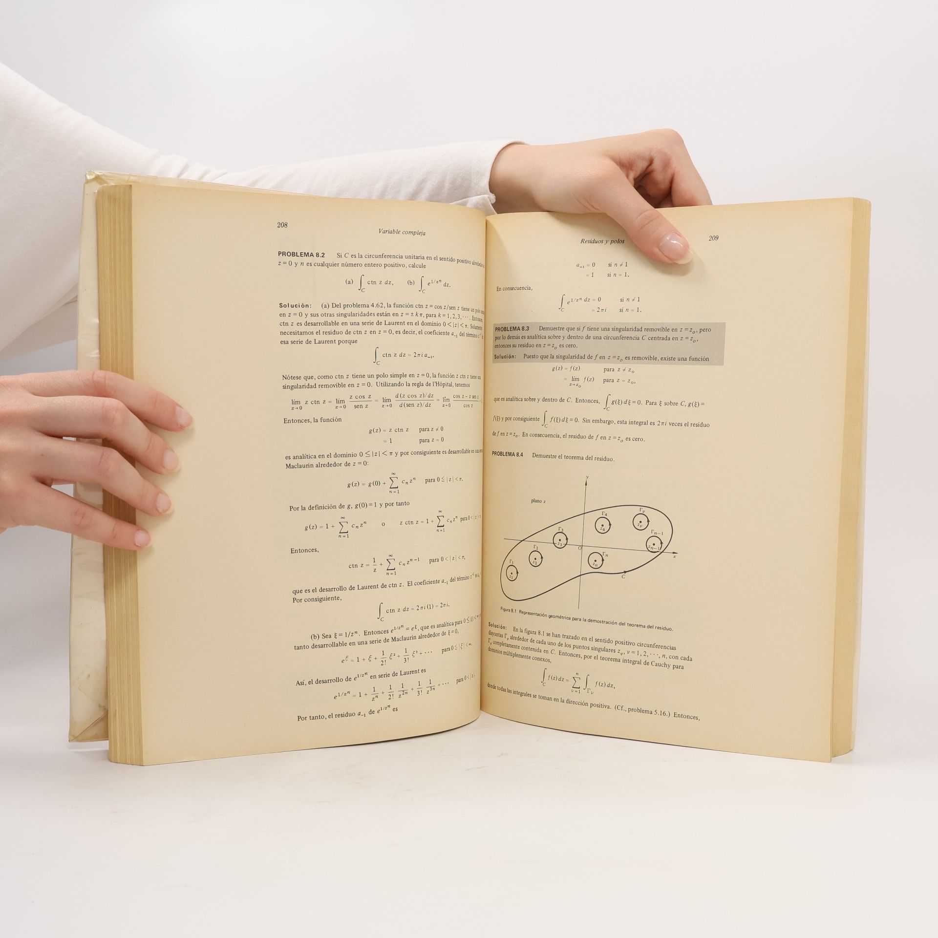 Arthur A. Hauser Variable compleja