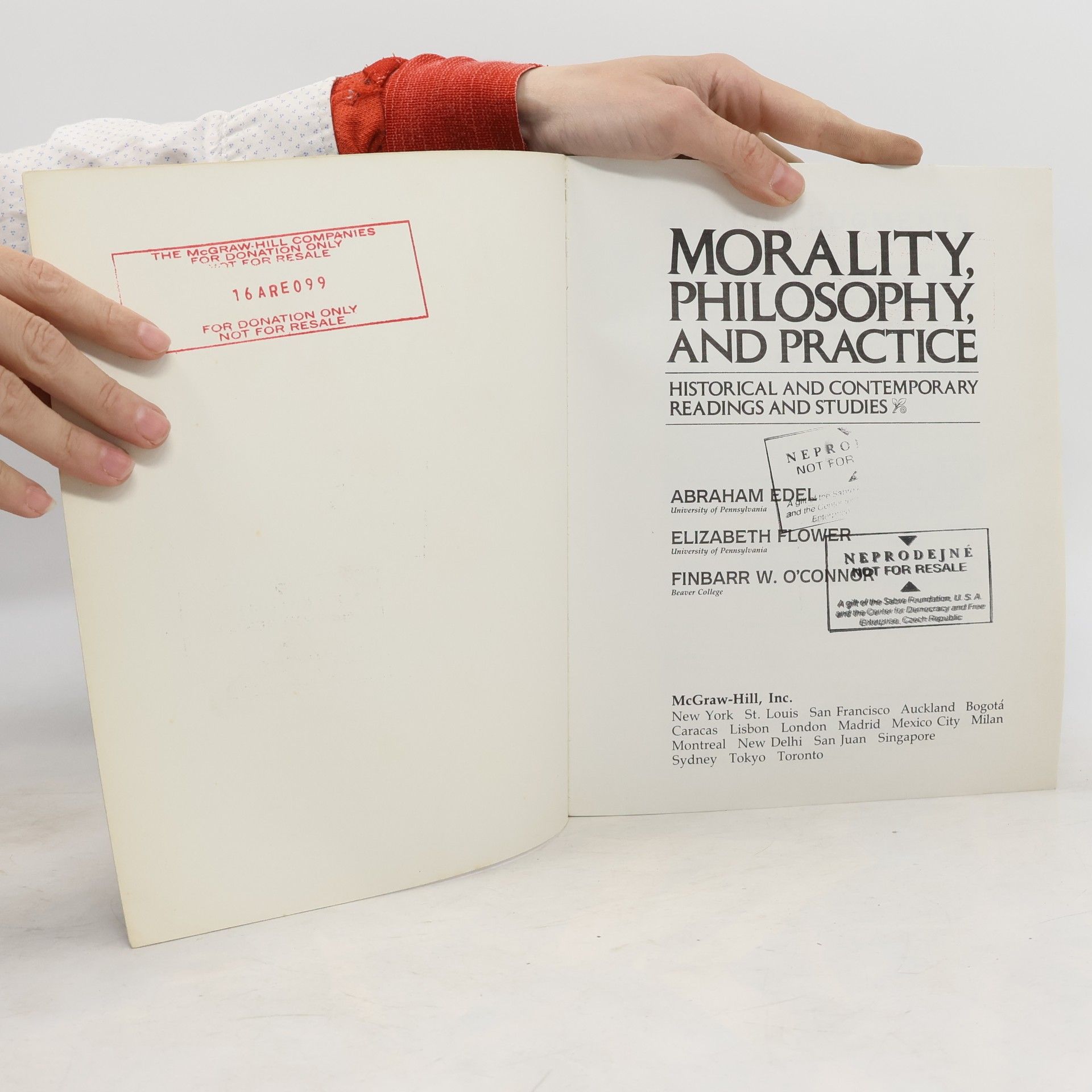 Finbarr W. O. Connor Morality, philosophy and practice : Historical and contemporary readings and studies