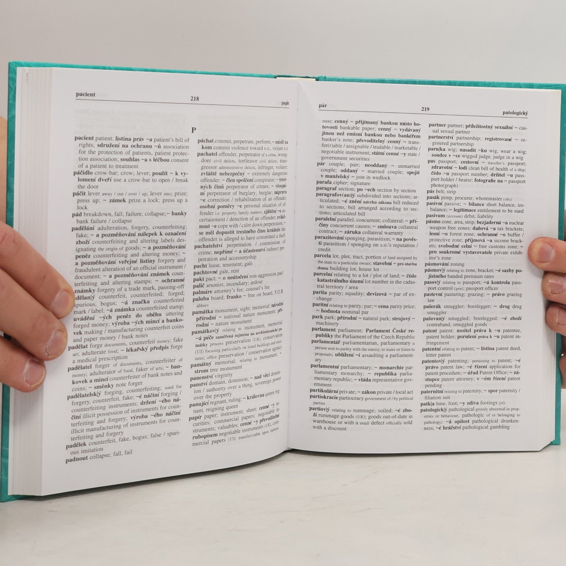 Marta Chromá Česko-anglický právnický slovník s vysvětlivkami. Czech-English Law Dictionary with Explanations