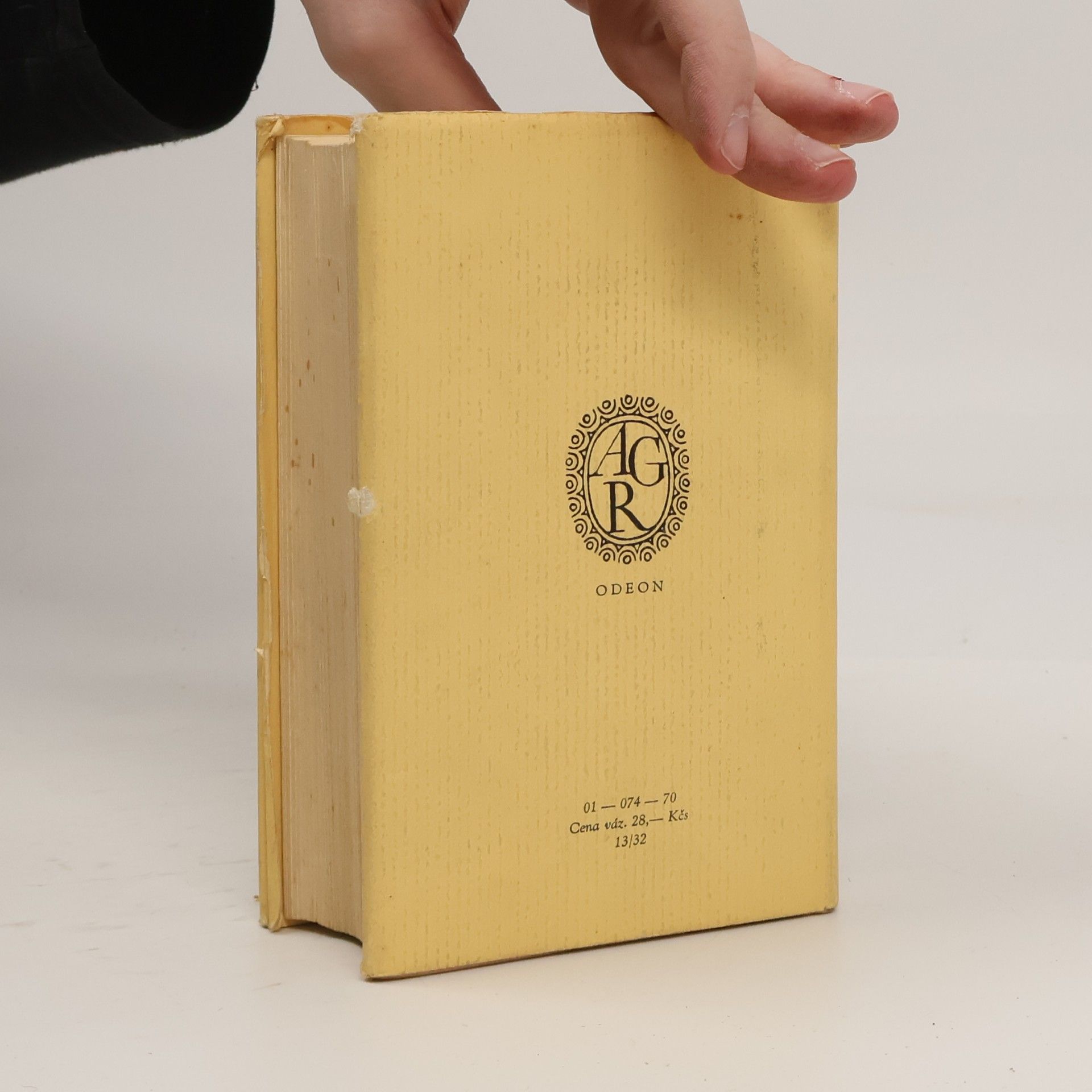Horace Walpole Otrantský zámek. Starý anglický baron. Vathek. Sicilský román