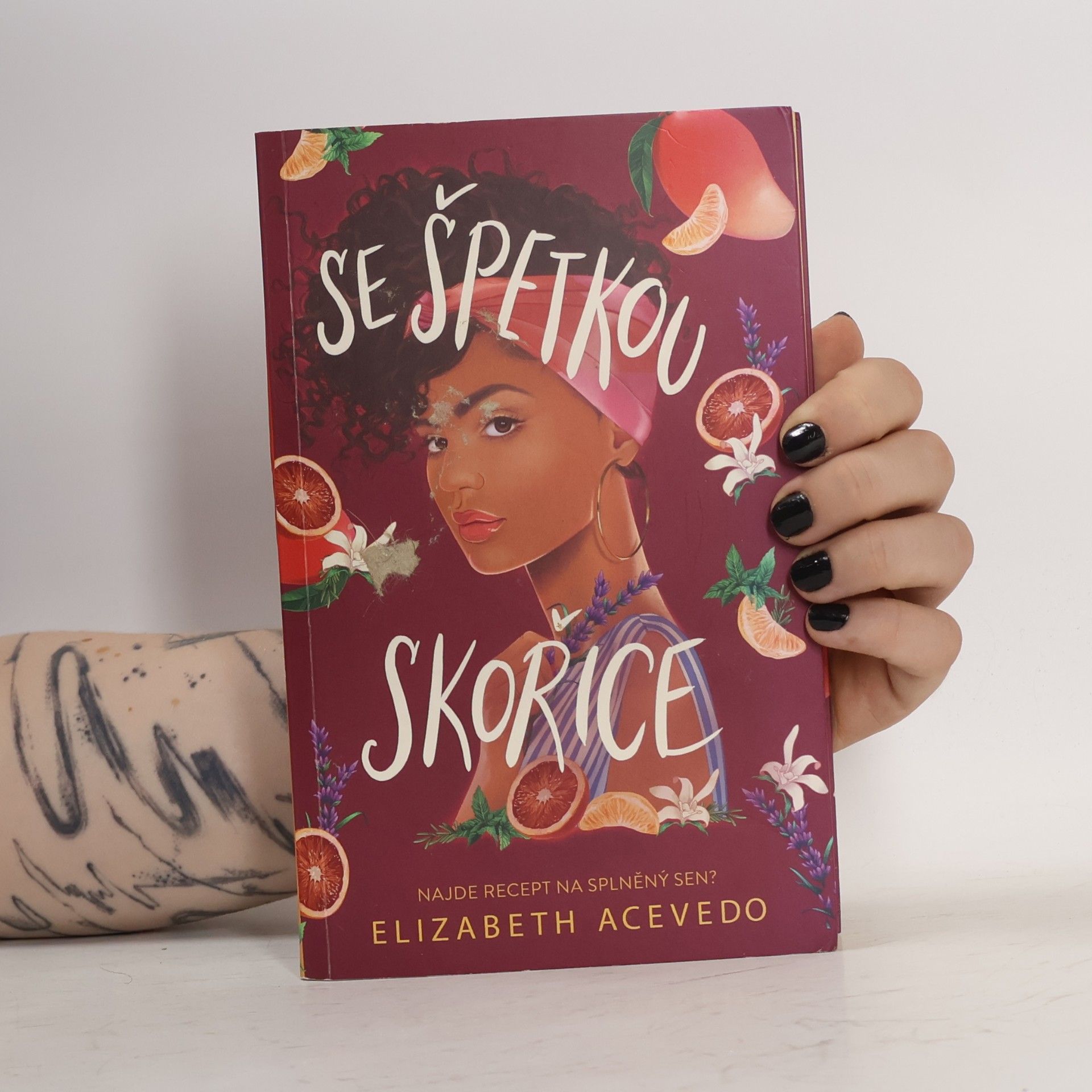 Elizabeth Acevedo Se špetkou skořice