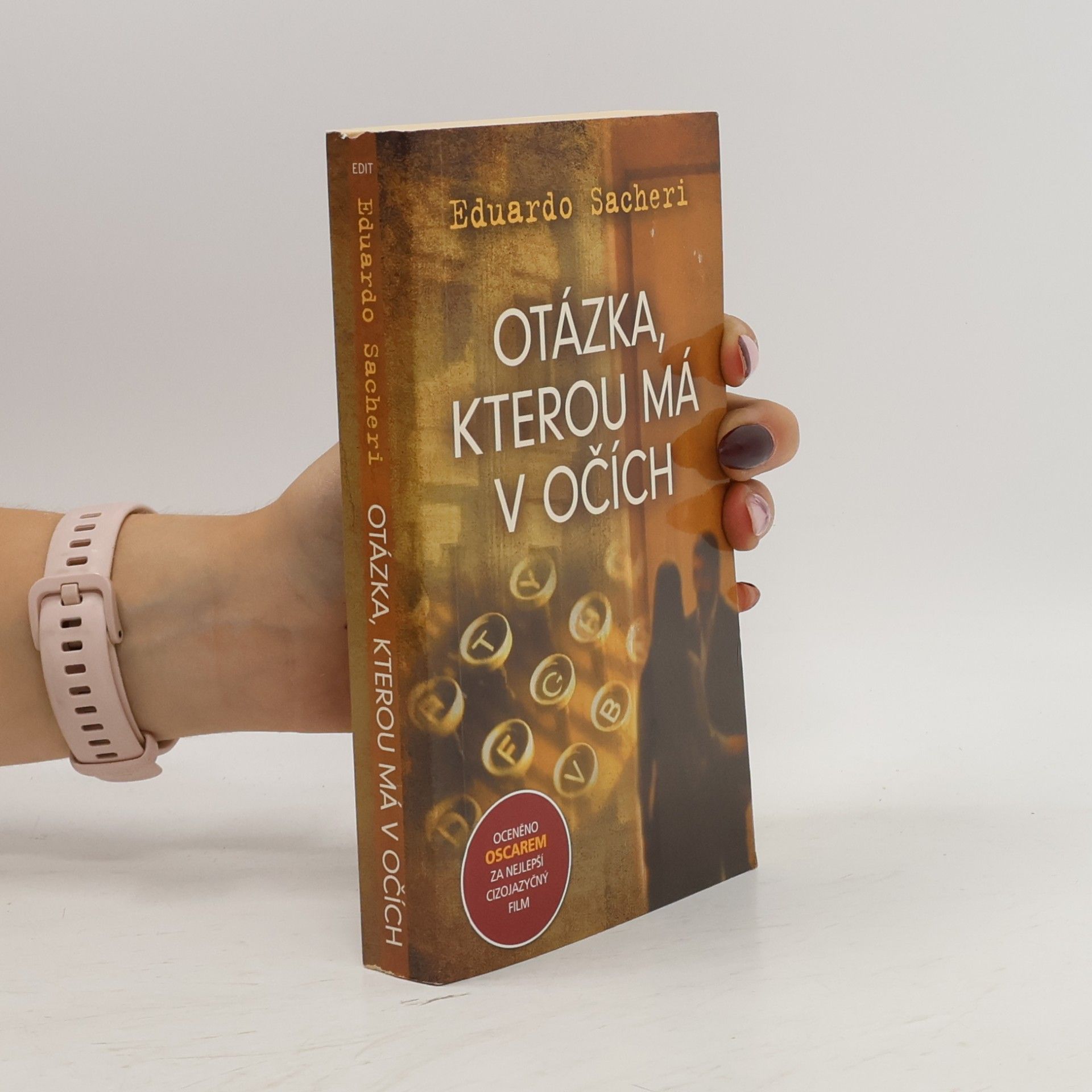 Eduardo Sacheri Otázka, kterou má v očích