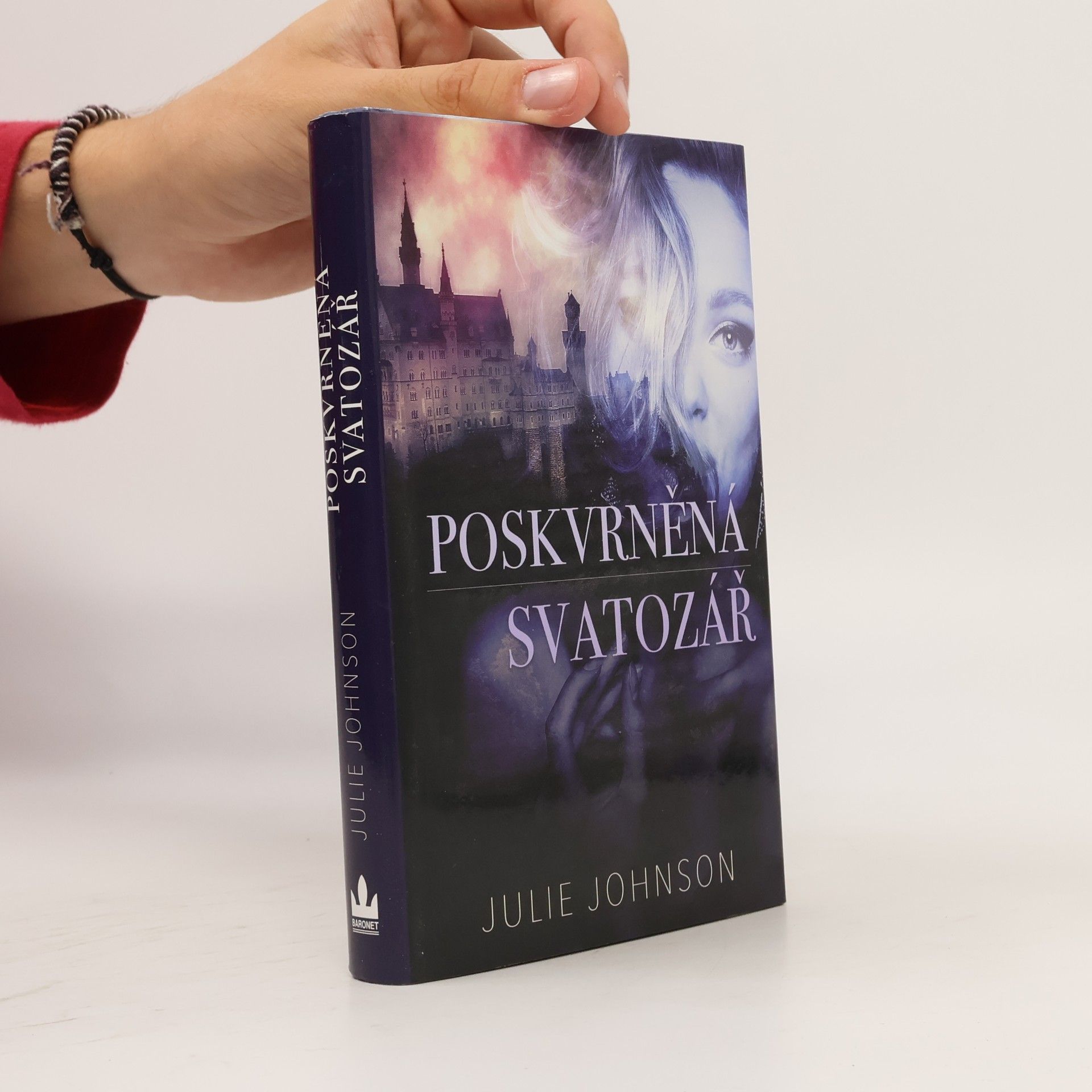 Julie Johnson Zapovězená královna. 1, Poskvrněná svatozář