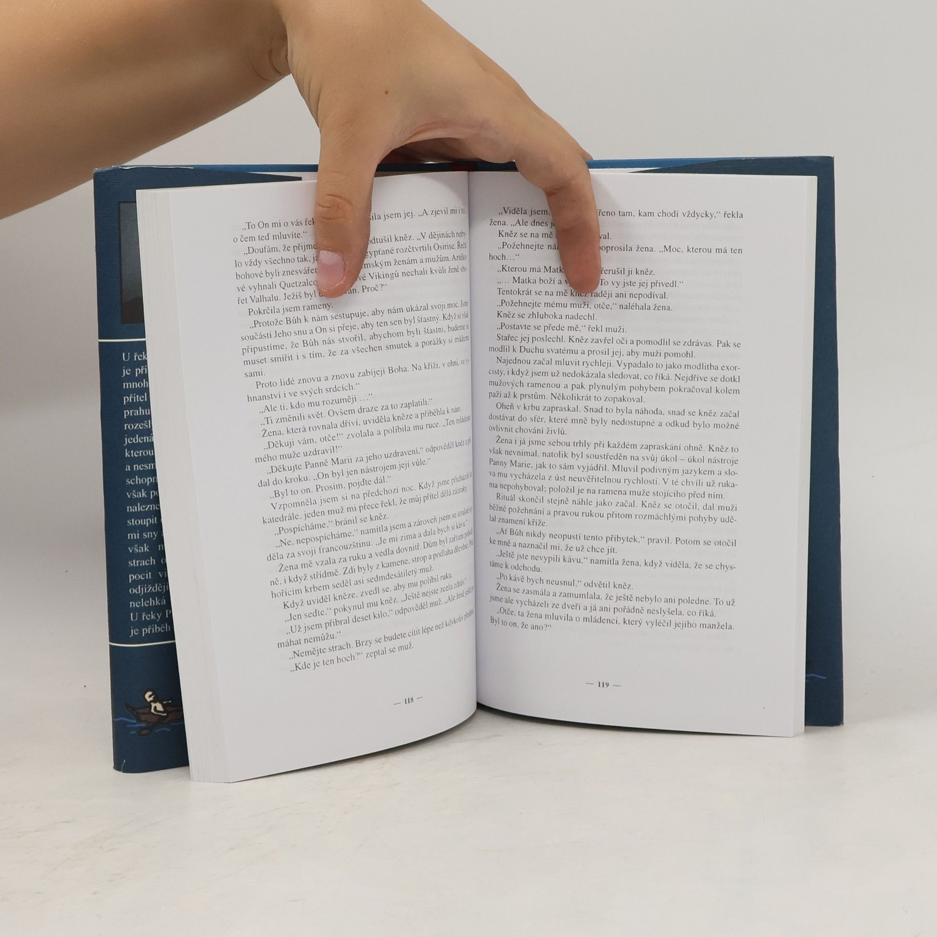 Paulo Coelho U řeky Piedra jsem usedla a plakala