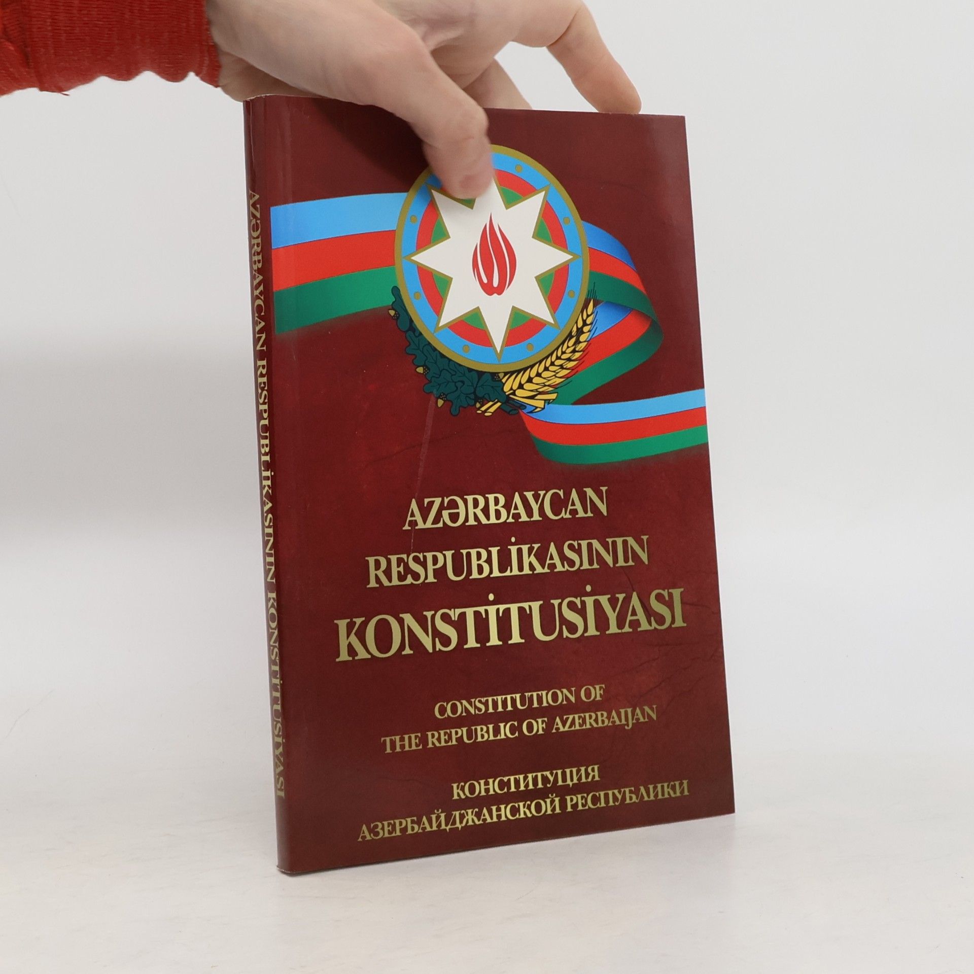 Autores varios Azərbaycan Respublikasının Konstitusiyası = The Constitution of the Republic of Azerbaijan = Конституция Азербайджанской Республики