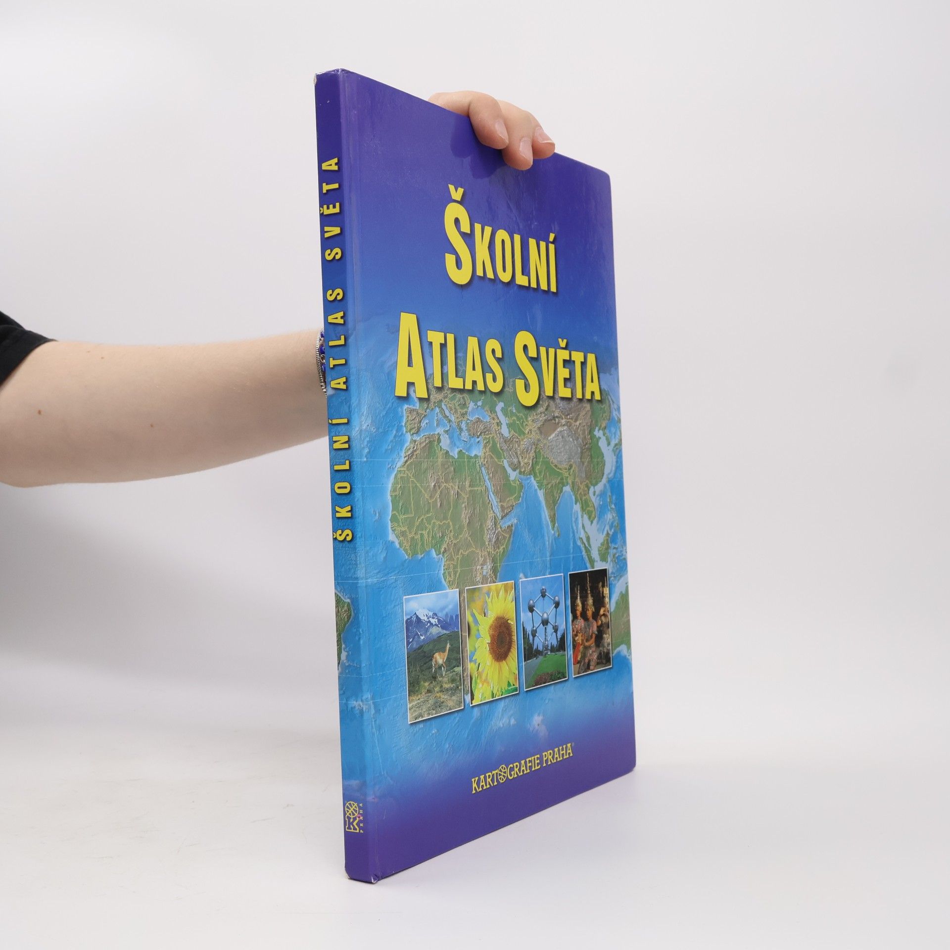 Autorenkollektiv Školní atlas světa