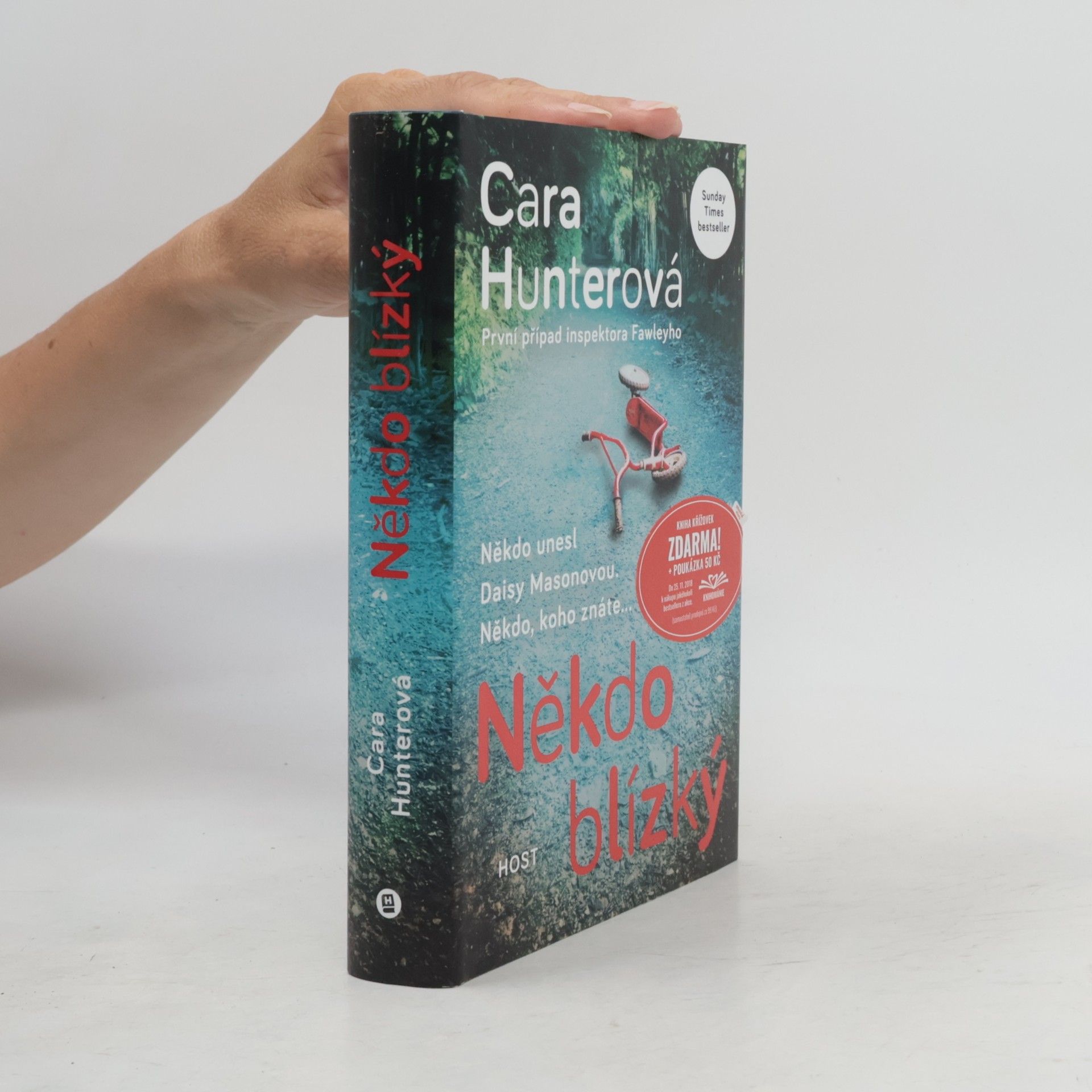 Cara Hunter Někdo blízký. První případ inspektora Fawleyho