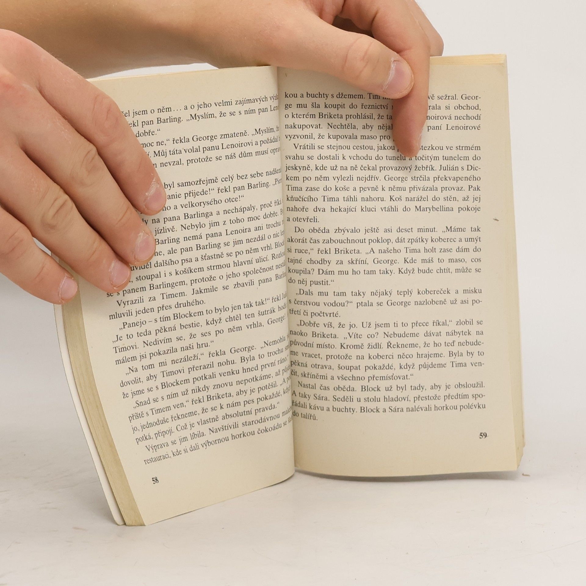 Enid Blyton Správná pětka. Pětka na Pašeráckém vršku