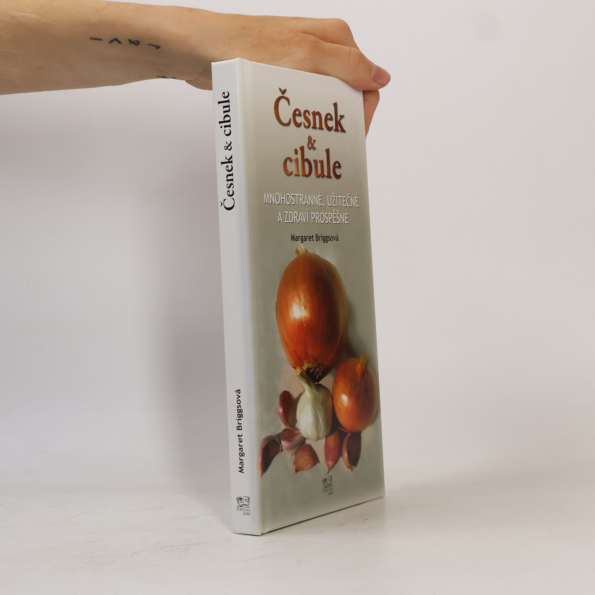 Margaret Briggs Česnek & cibule : mnohostranné, užitečné a zdraví prospěšné