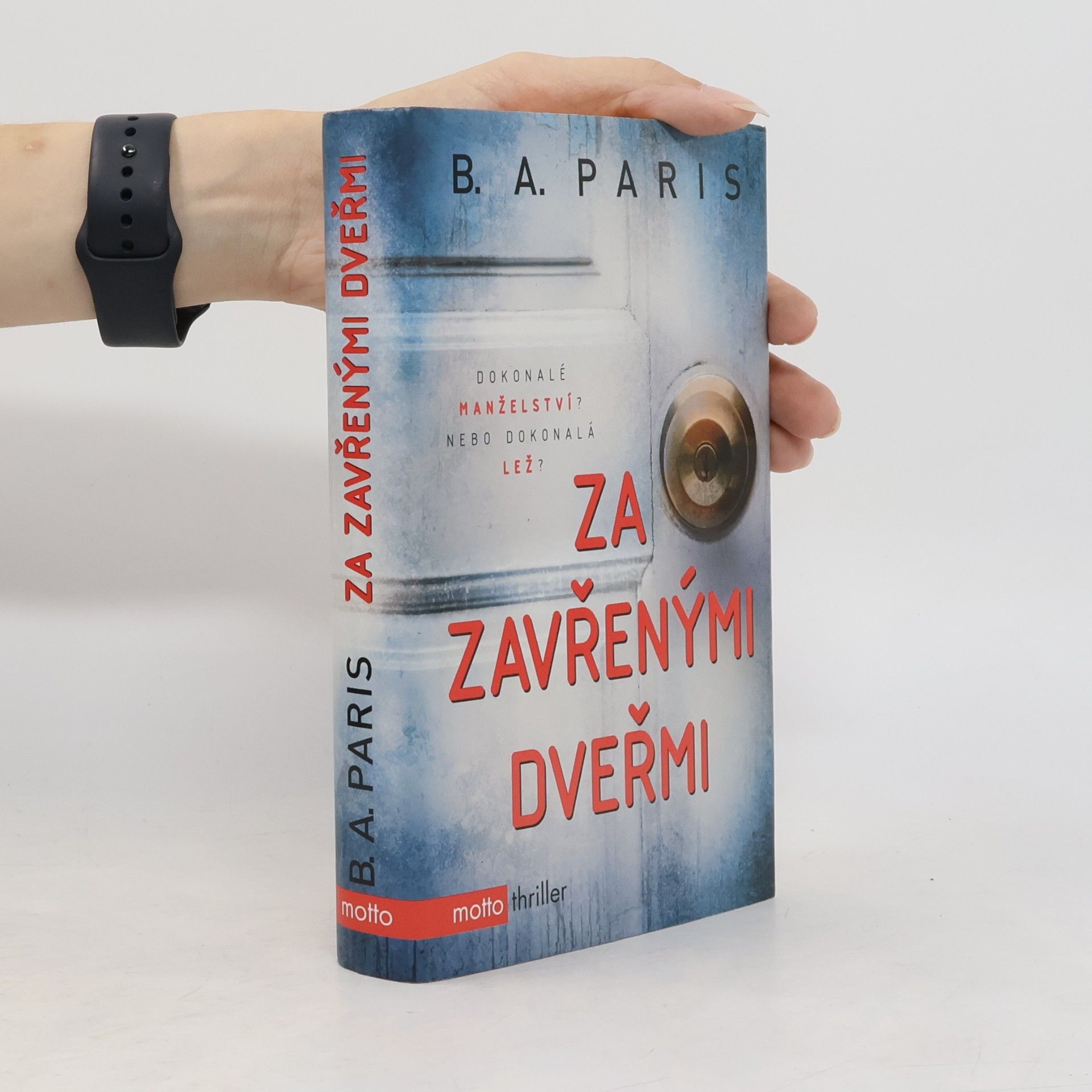B.A. Paris Za zavřenými dveřmi