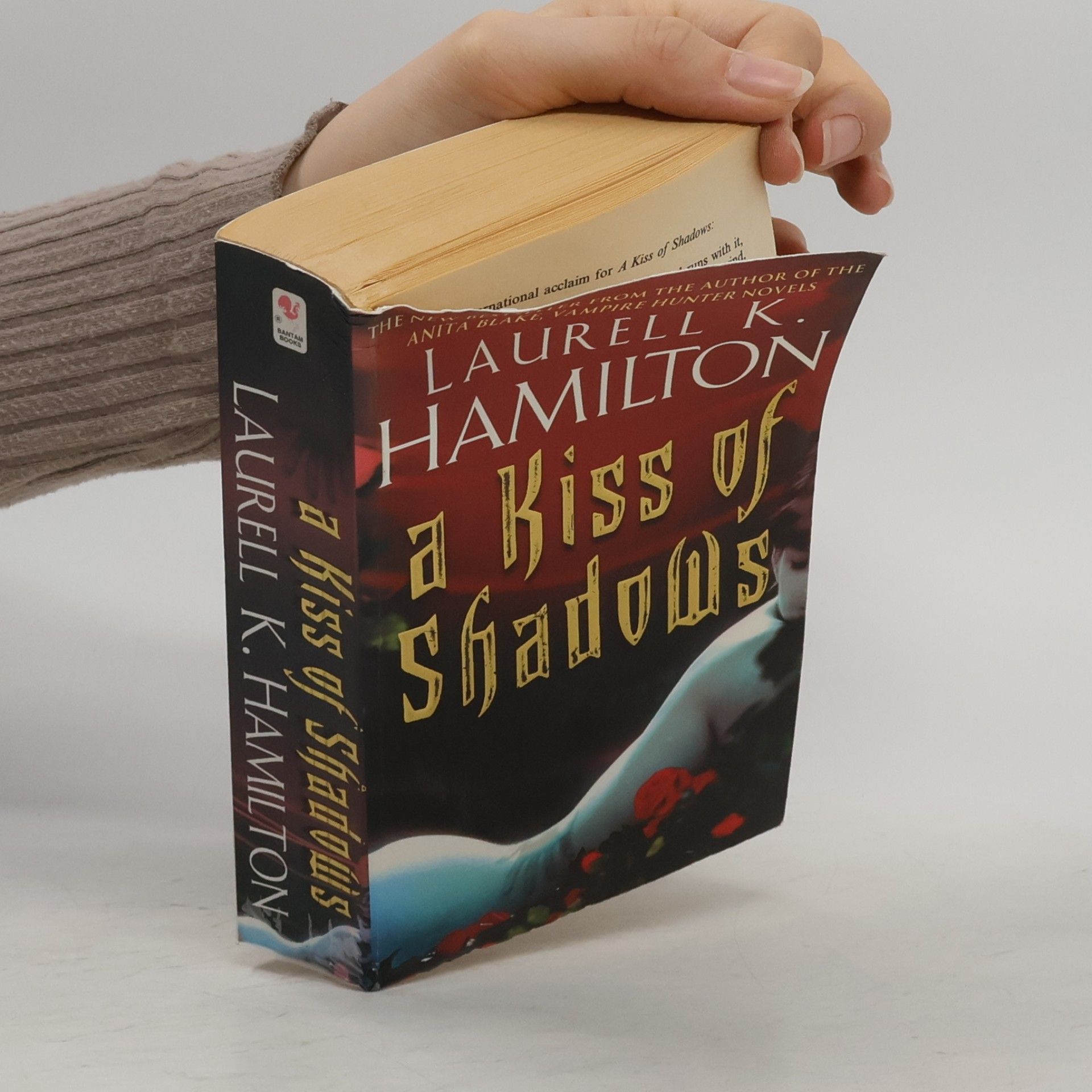 Laurell K. Hamilton A Kiss of Shadows