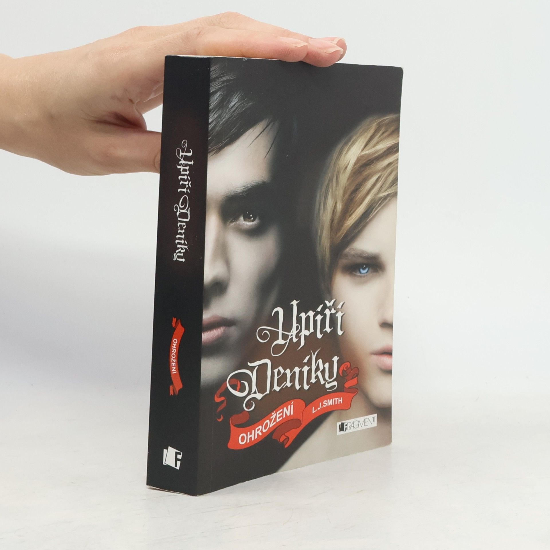 Lisa J. Smith Upíří deníky. Ohrožení